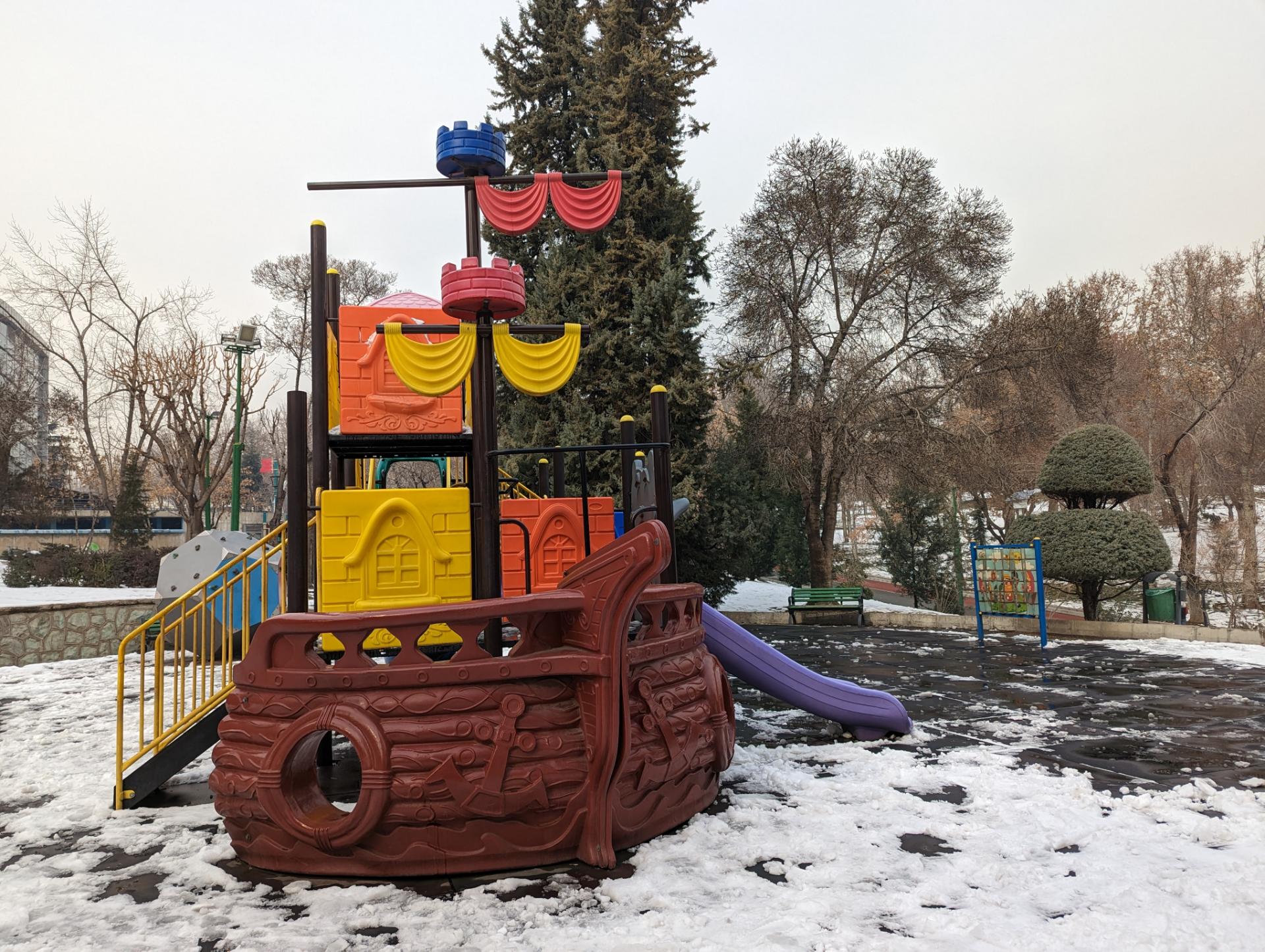 عکس دوربین اصلی پیکسل ۷ پرو در فضای بیرون