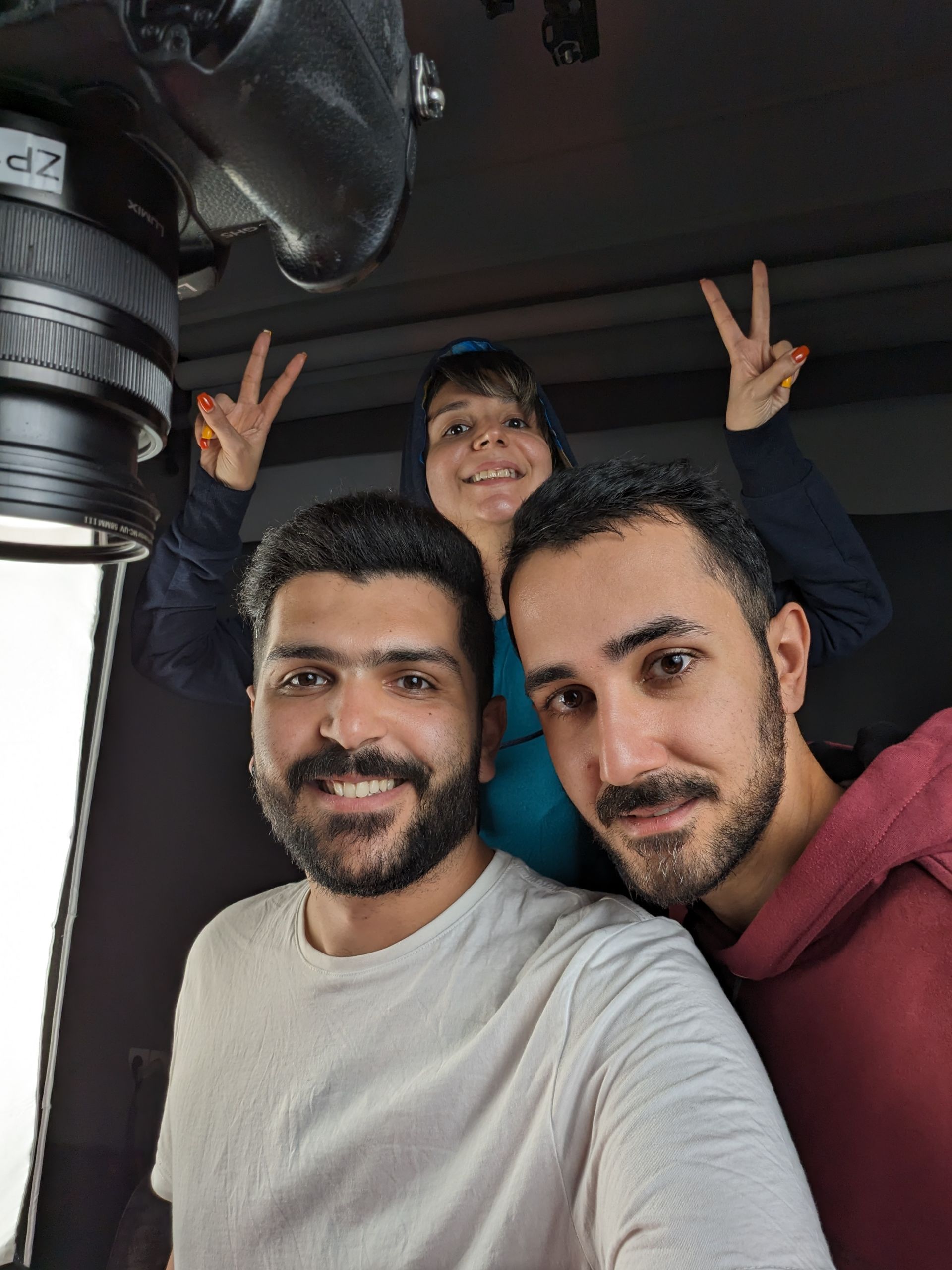 نمونه عکس پیکسل ۸ پرو - کیوان هندی و مریم خاکسار و شادان غمگسار