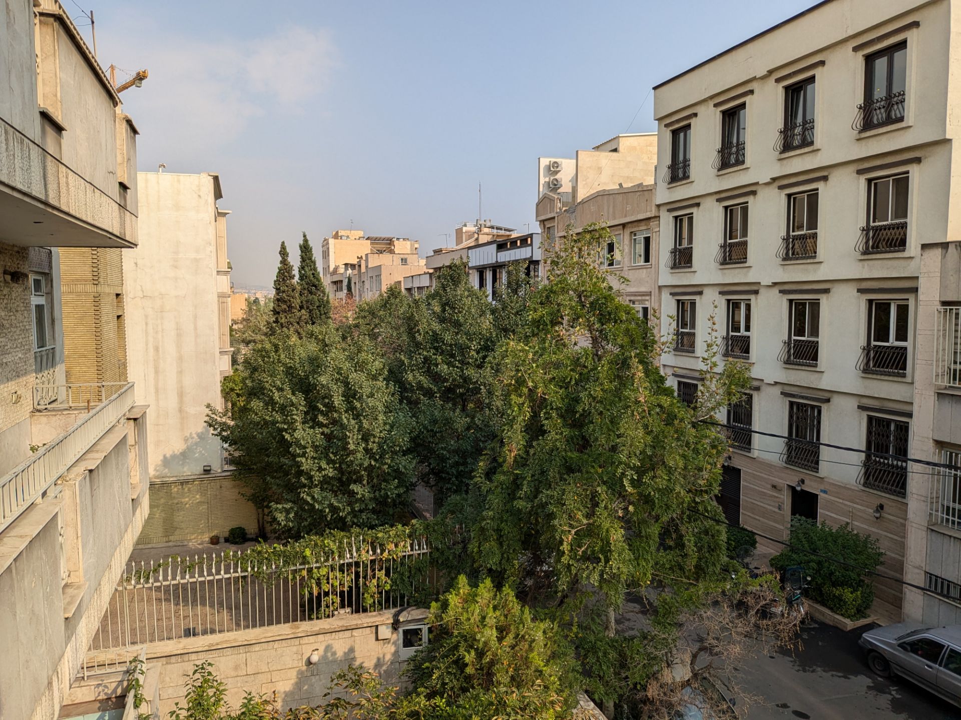 نمایی از بن بست ساوجی نیا در خیابان پاکستان