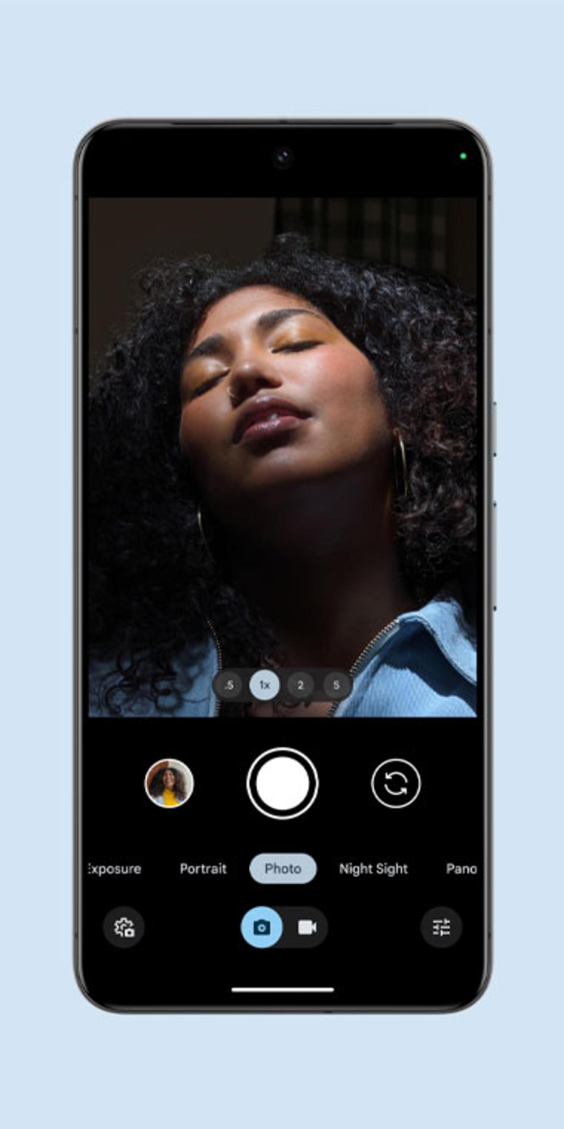 تصویری از یک دختر در Pixel Camera