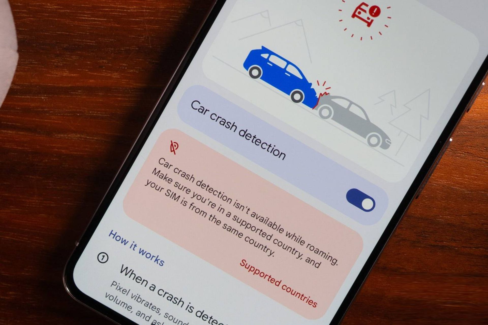 گوشی گوگل پیکسل درحال نمایش قابلیت تشخیص تصادف خودرو