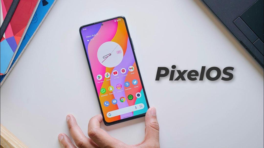 رام PixelOS روی گوشی روی میز