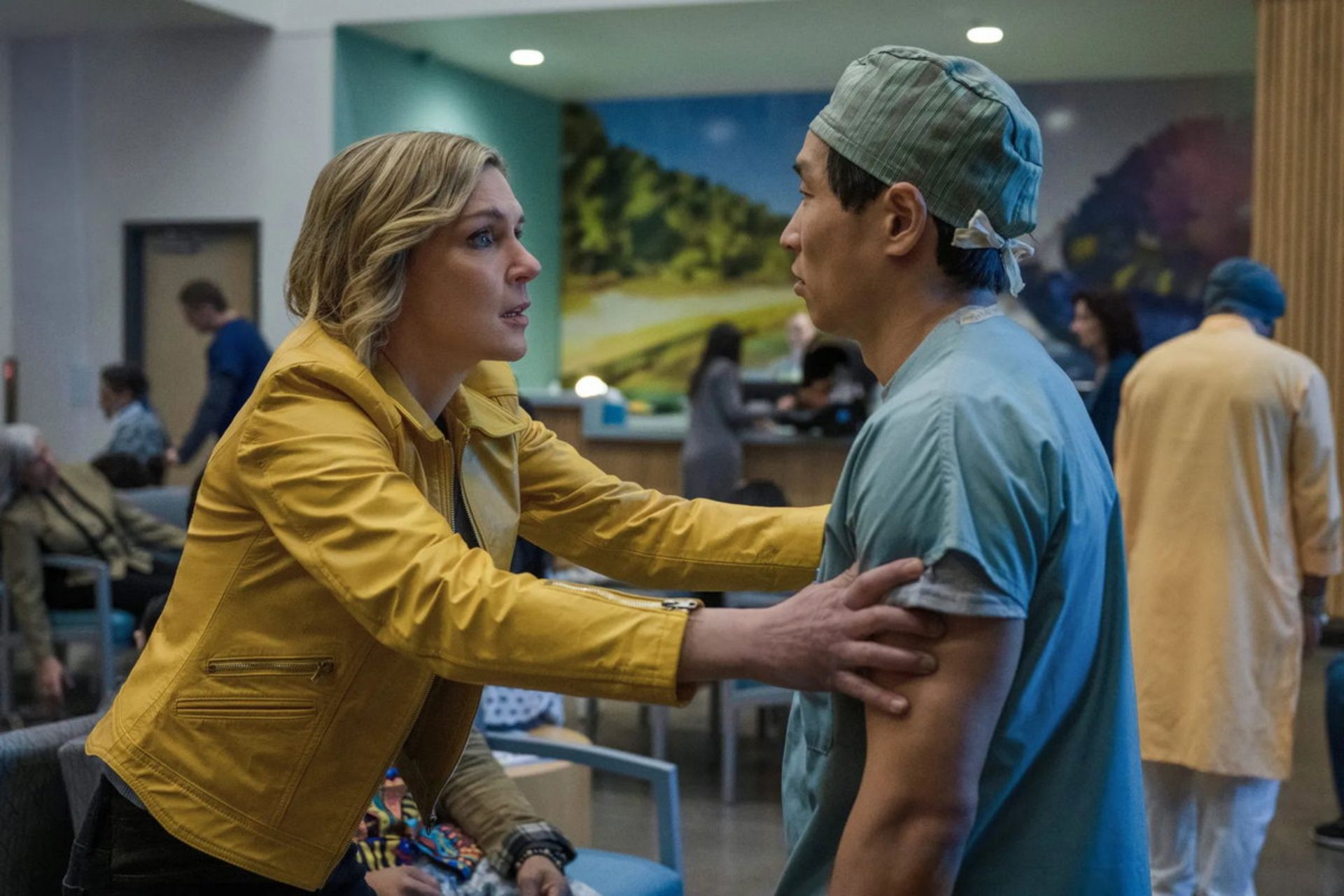 صحنه‌ای از سریال Pluribus با حضور ری سیهون