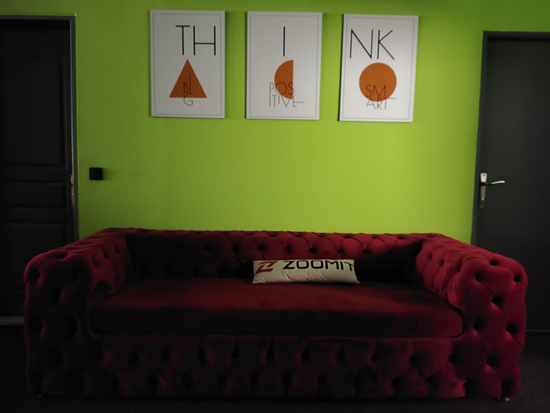 نمونه عکس ثبت شده با دوربین اصلی پوکو F5 شیائومی در نور کم