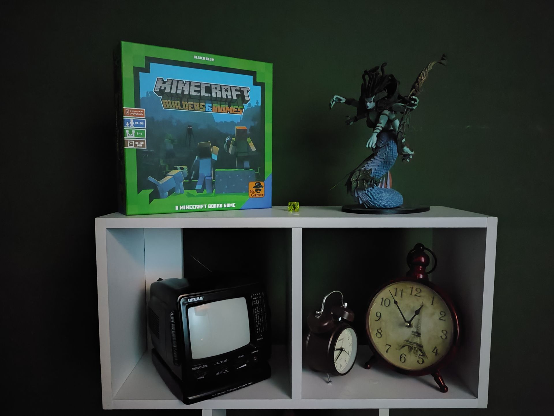 نمونه عکس ثبت شده با دوربین اصلی پوکو F5 شیائومی در نور کم - عکاسی از فیگور