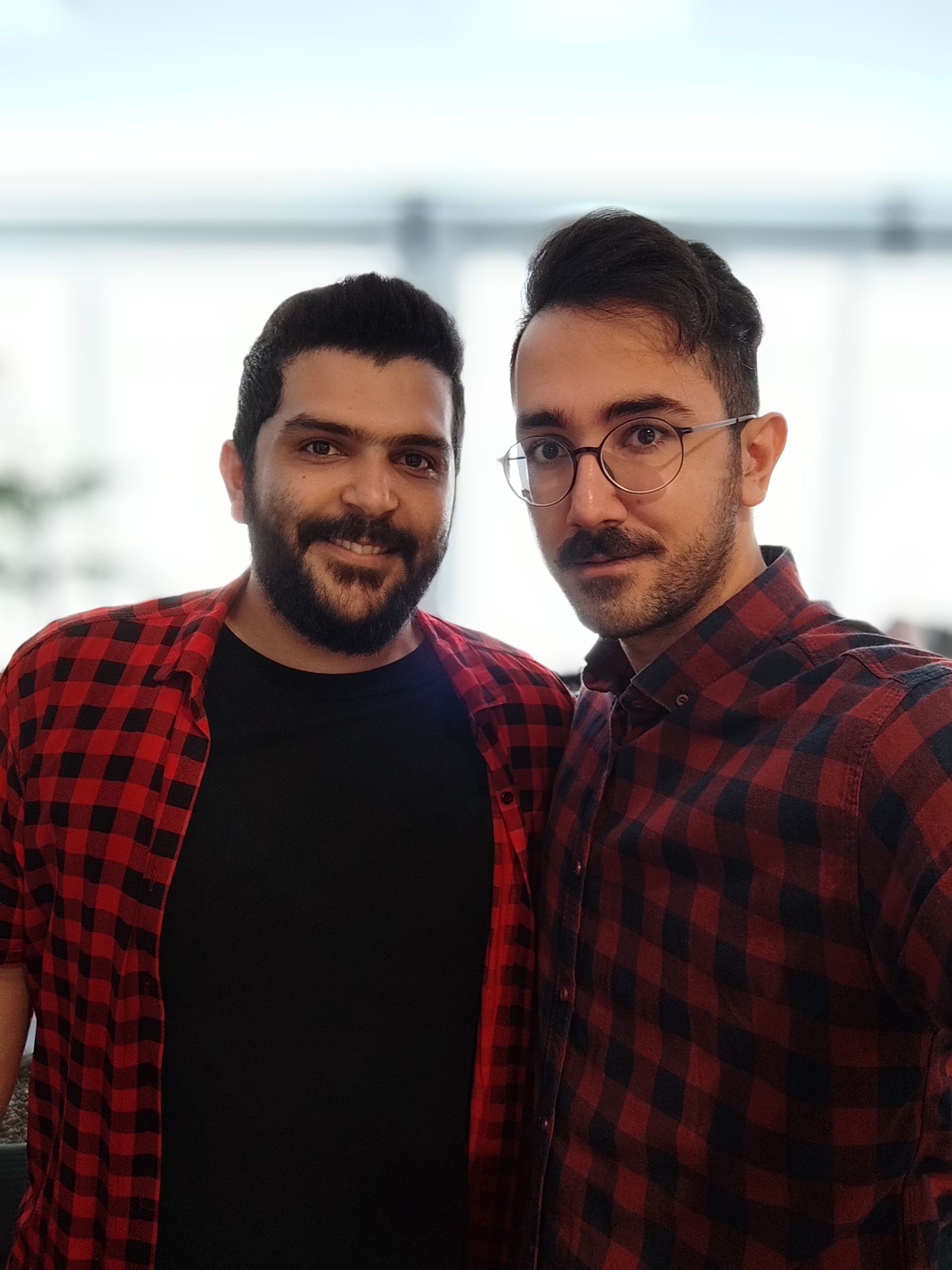 نمونه عکس ثبت شده با دوربین سلفی پوکو F5 شیائومی - سلفی ۲ نفره - پرتره