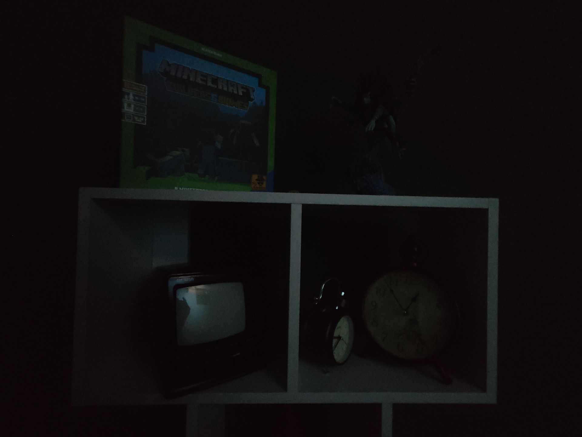 نمونه عکس ثبت شده با دوربین اولتراواید پوکو F5 شیائومی در نور کم - از فیگور