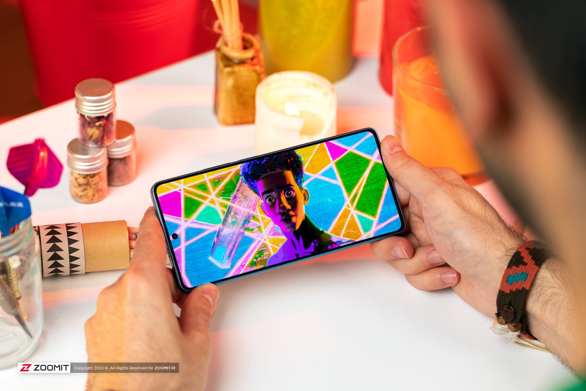 تماشای فیلم با پوکو F5 شیائومی