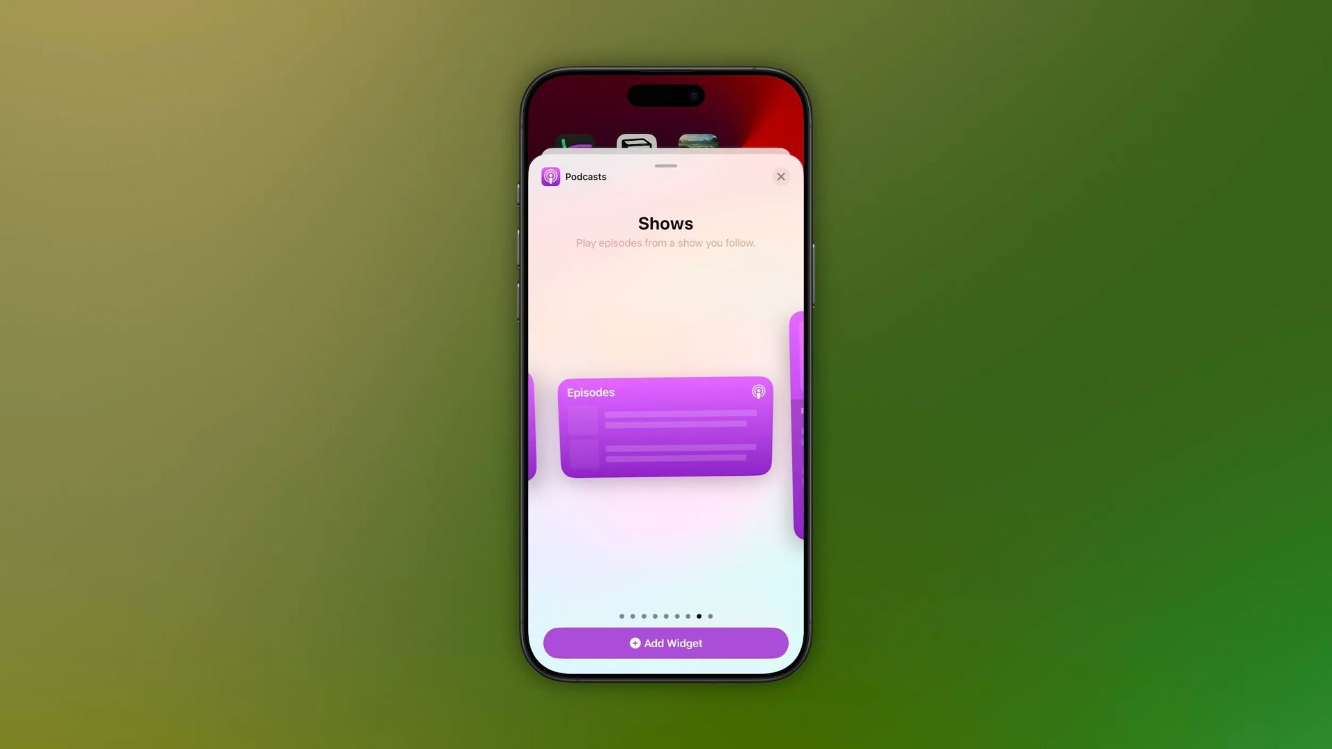 یک گوشی آیفون درحال نمایش ویجت‌های جدید اپل پادکست در iOS 18.4 