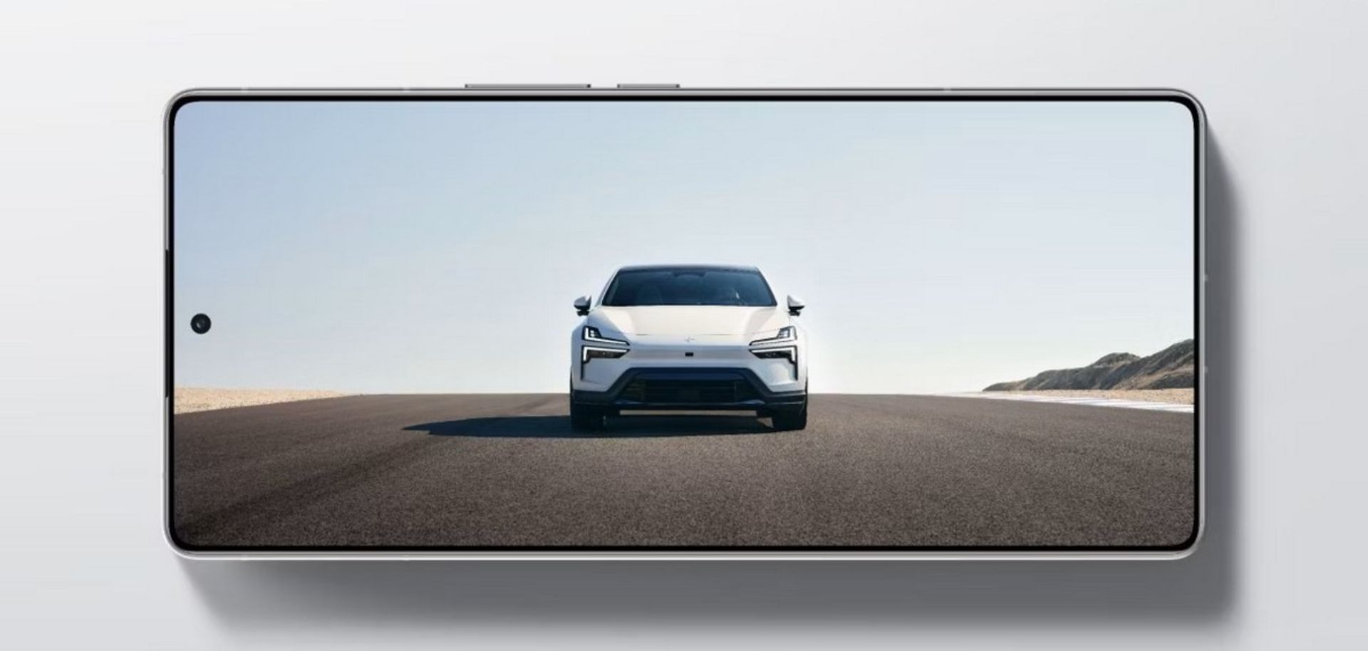 پنل جلویی گوشی پولستار فون درحال نمایش خودرو پولستار