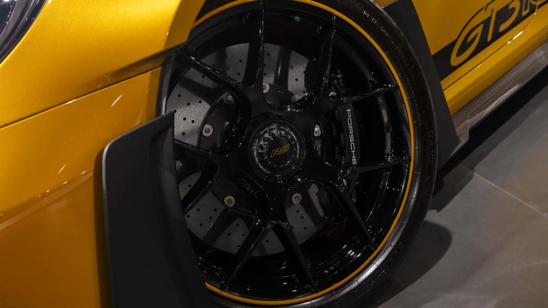رینگ خودرو پورشه ۹۱۱ نسخه‌ی GT3 RS از نمای نزدیک
