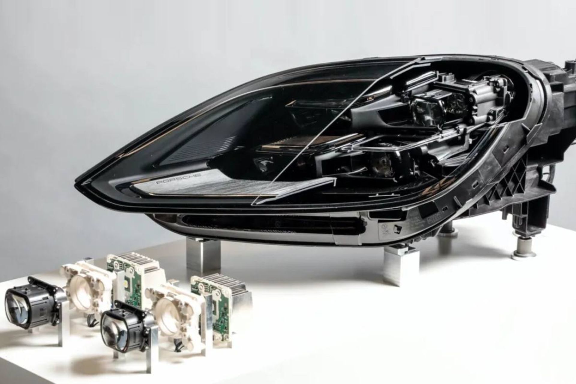 فناوری جدید چراغ LED پورشه