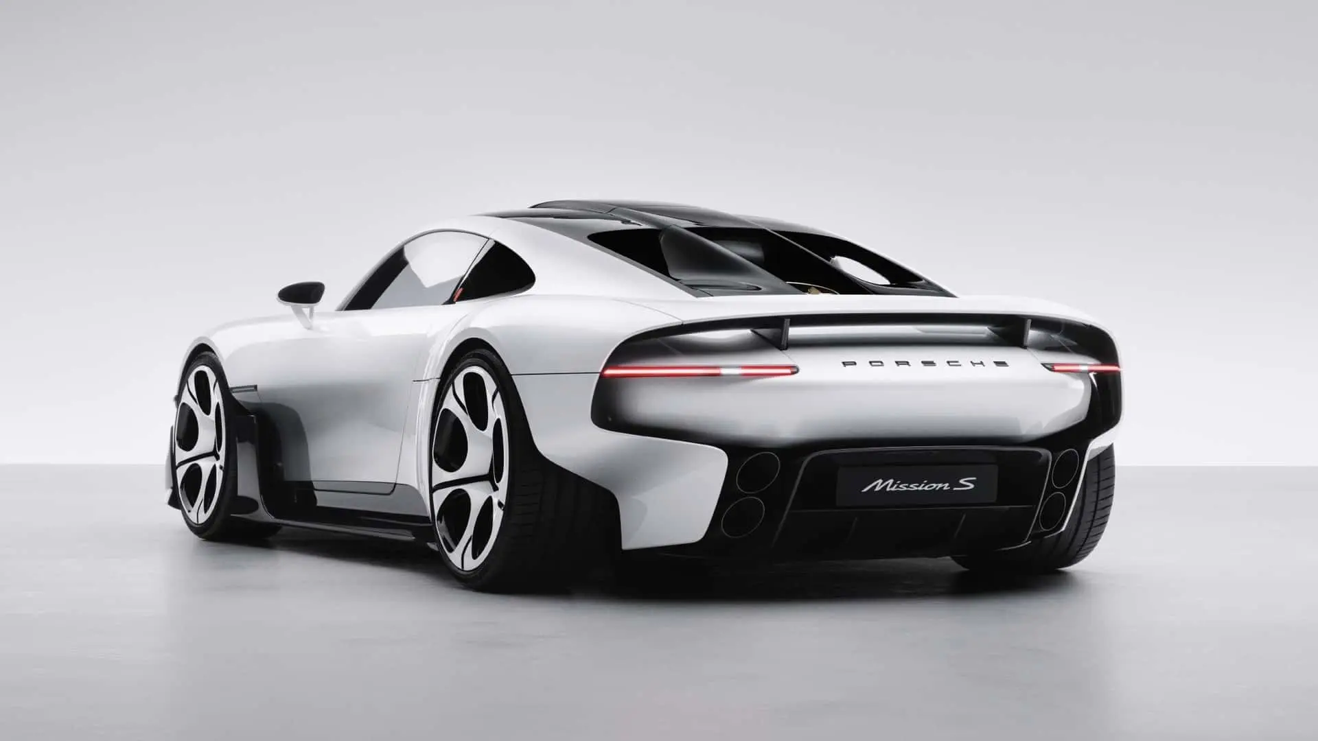 ابرخودرو سفید رنگ پورشه (Porsche) Mission S نمای سه‌چهارم عقب