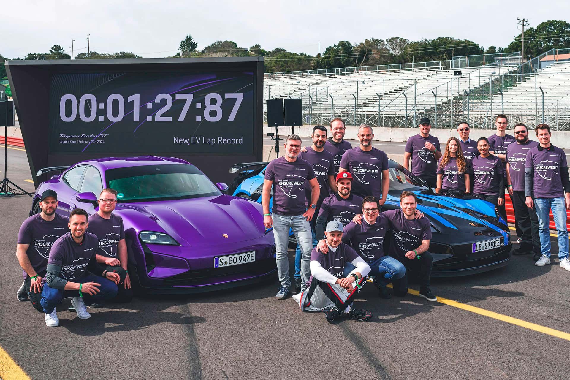 عوامل پورشه پس از ثبت رکورد در لاگونا سکا