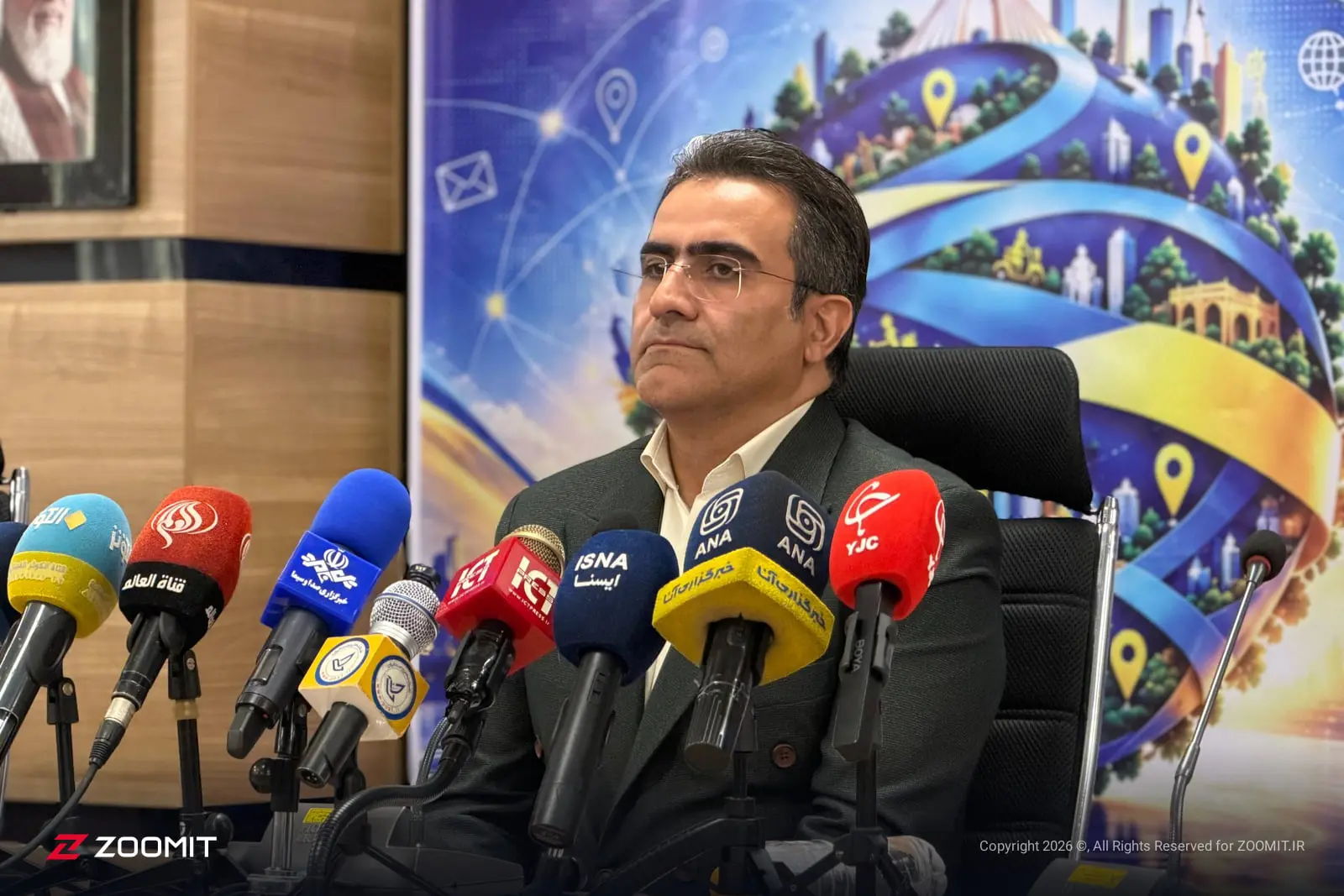 مدیرعامل پست در نشست خبری رونمایی از ربات پستچی و اپلیکیشن پست من