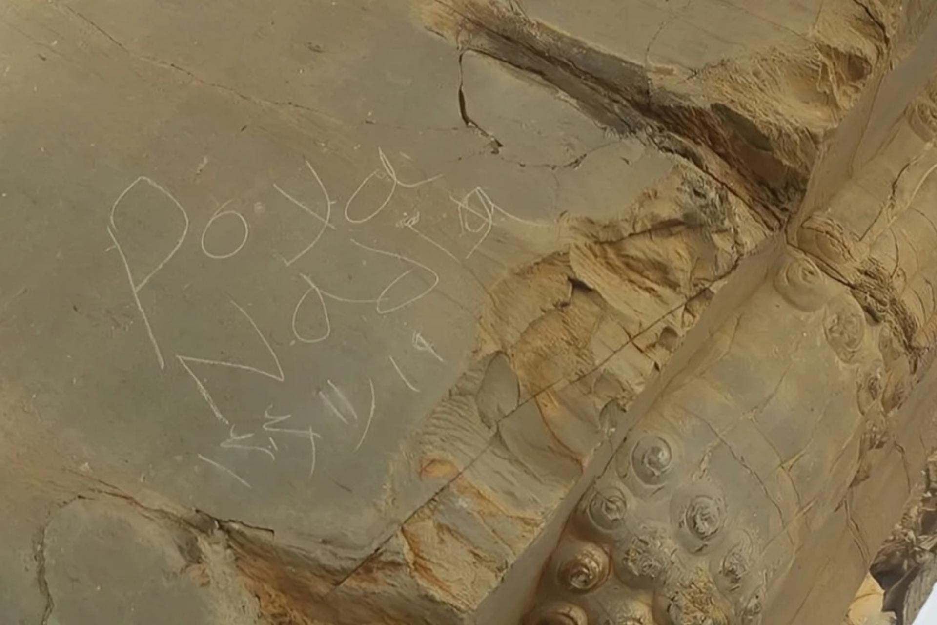 یادگاری «پویا و نادیا» چطور از تخت جمشید پاک شد