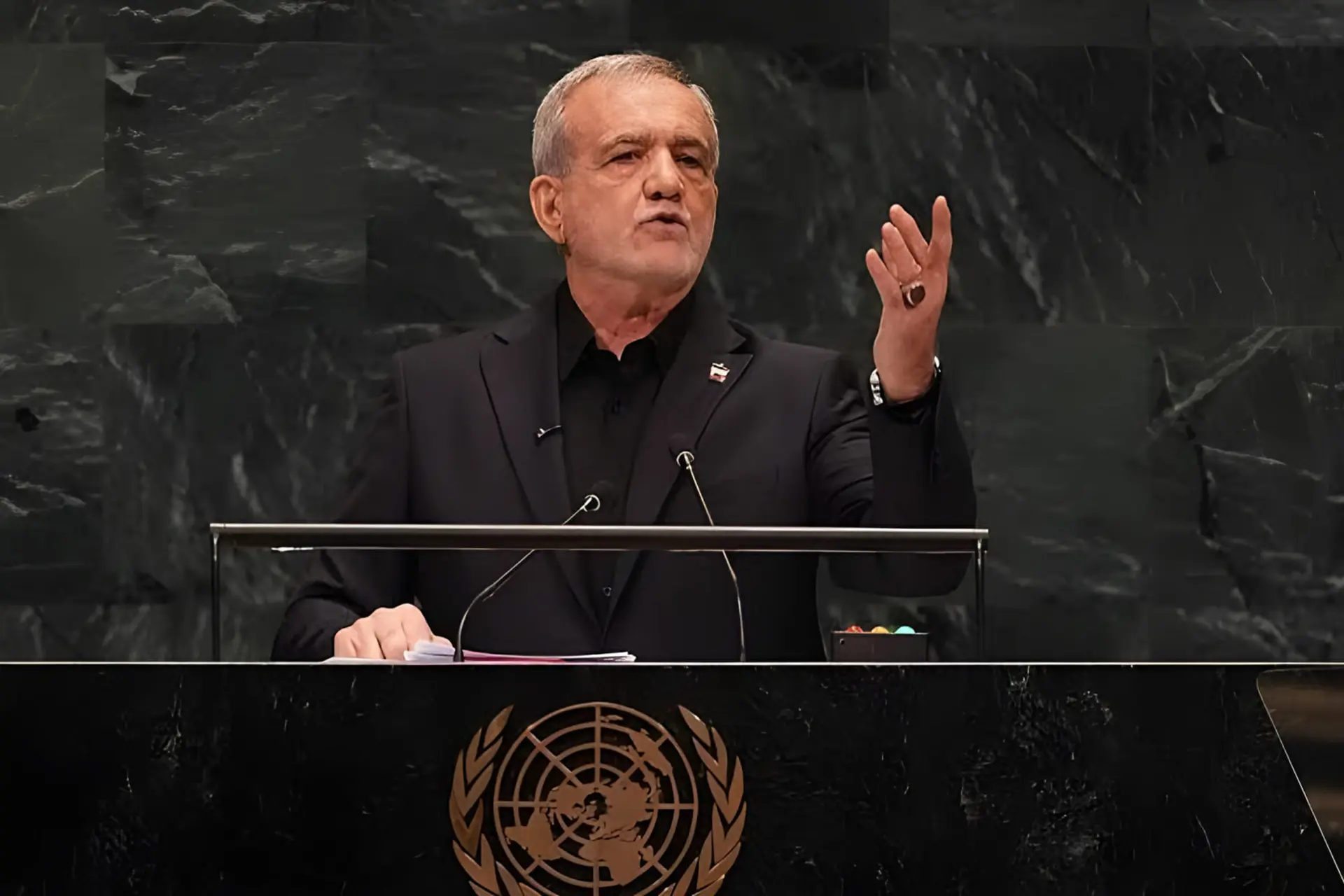 رئیس‌جمهور ایران در حال سخنرانی در مجمع عمومی سازمان ملل متحد (United Nations)