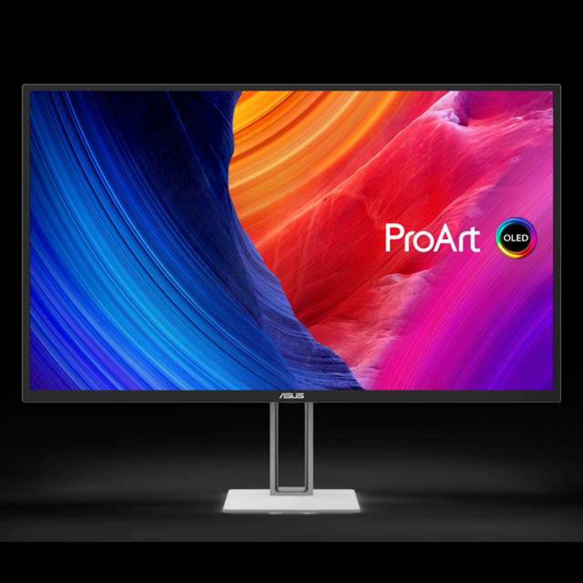 مانیتور ProArt Display OLED PA32UCDM ایسوس به‌صورت ایستاده