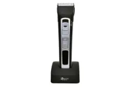ماشین اصلاح و ریش تراش پرومارون Promaron RL-720 نمای جلو روی پایه شارژ