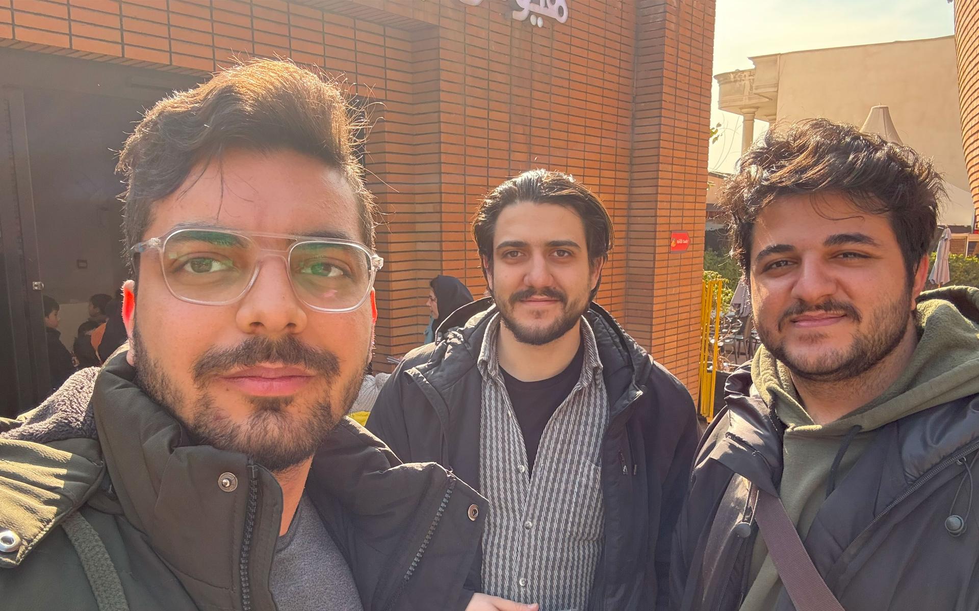 سه فرد جوان