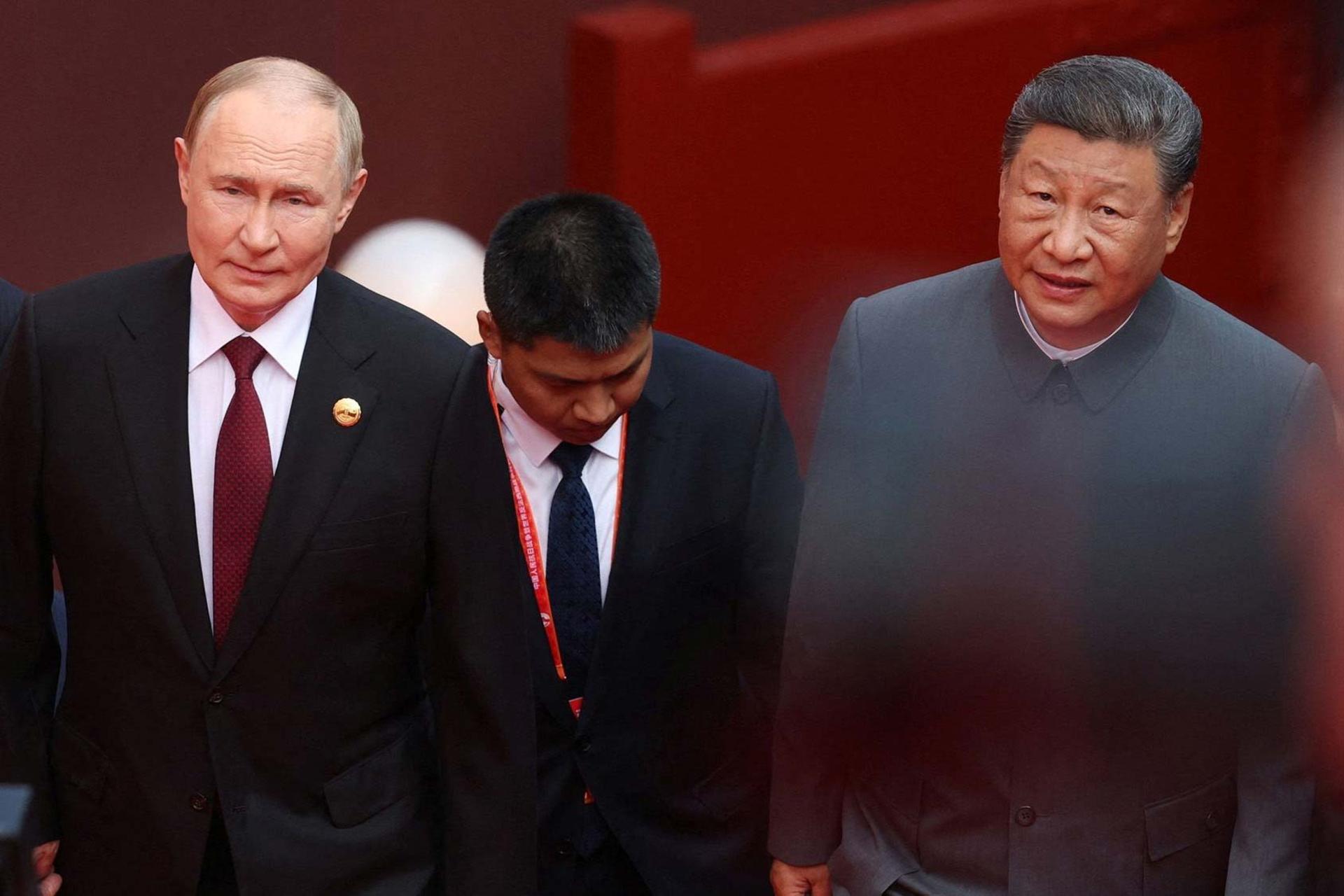 ولادیمیر پوتین و شی جین‌پینگ درکنار یکدیگر