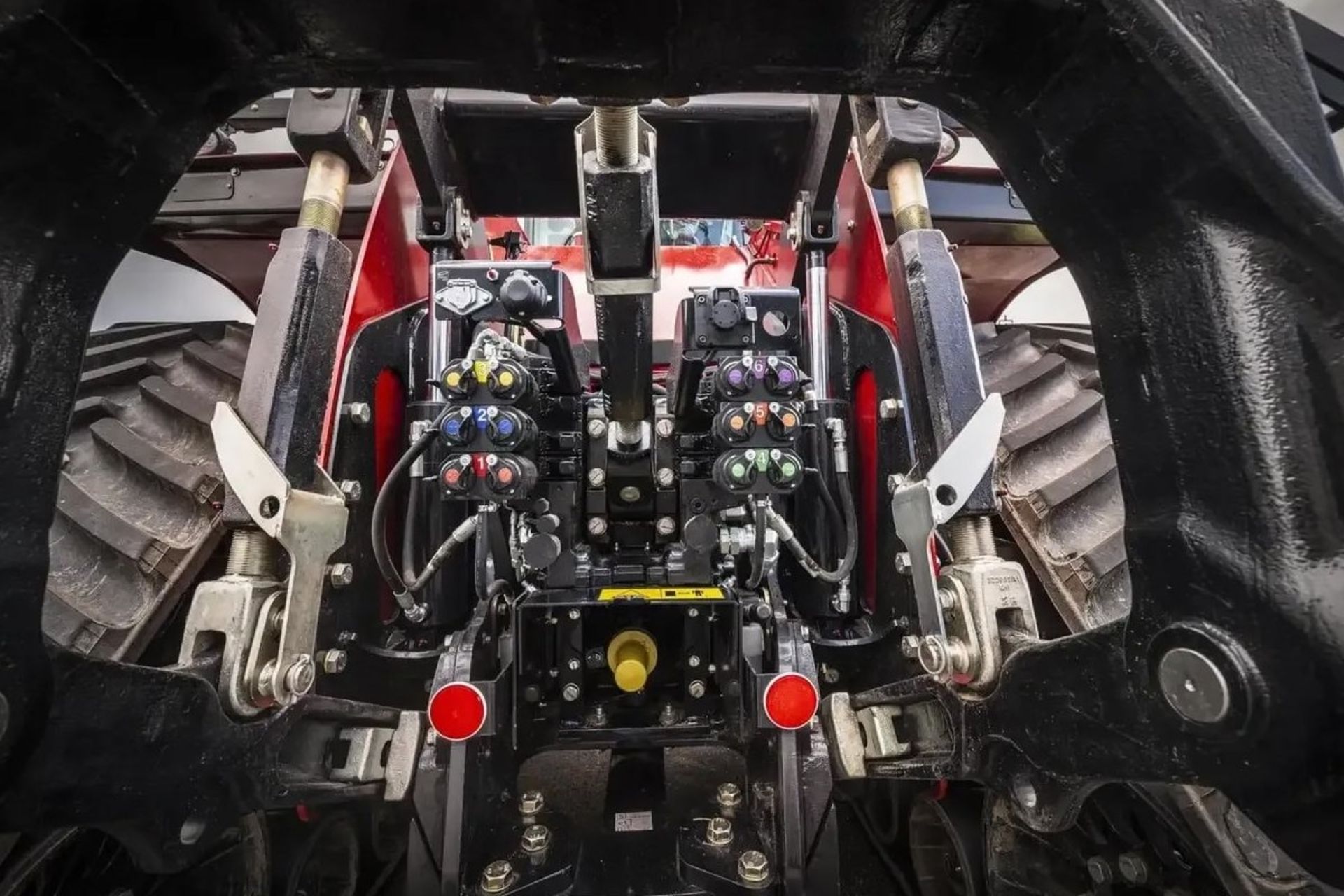 تراکتور Quadtrac 715