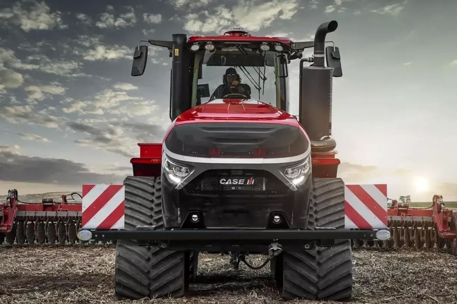 تراکتور Quadtrac 715