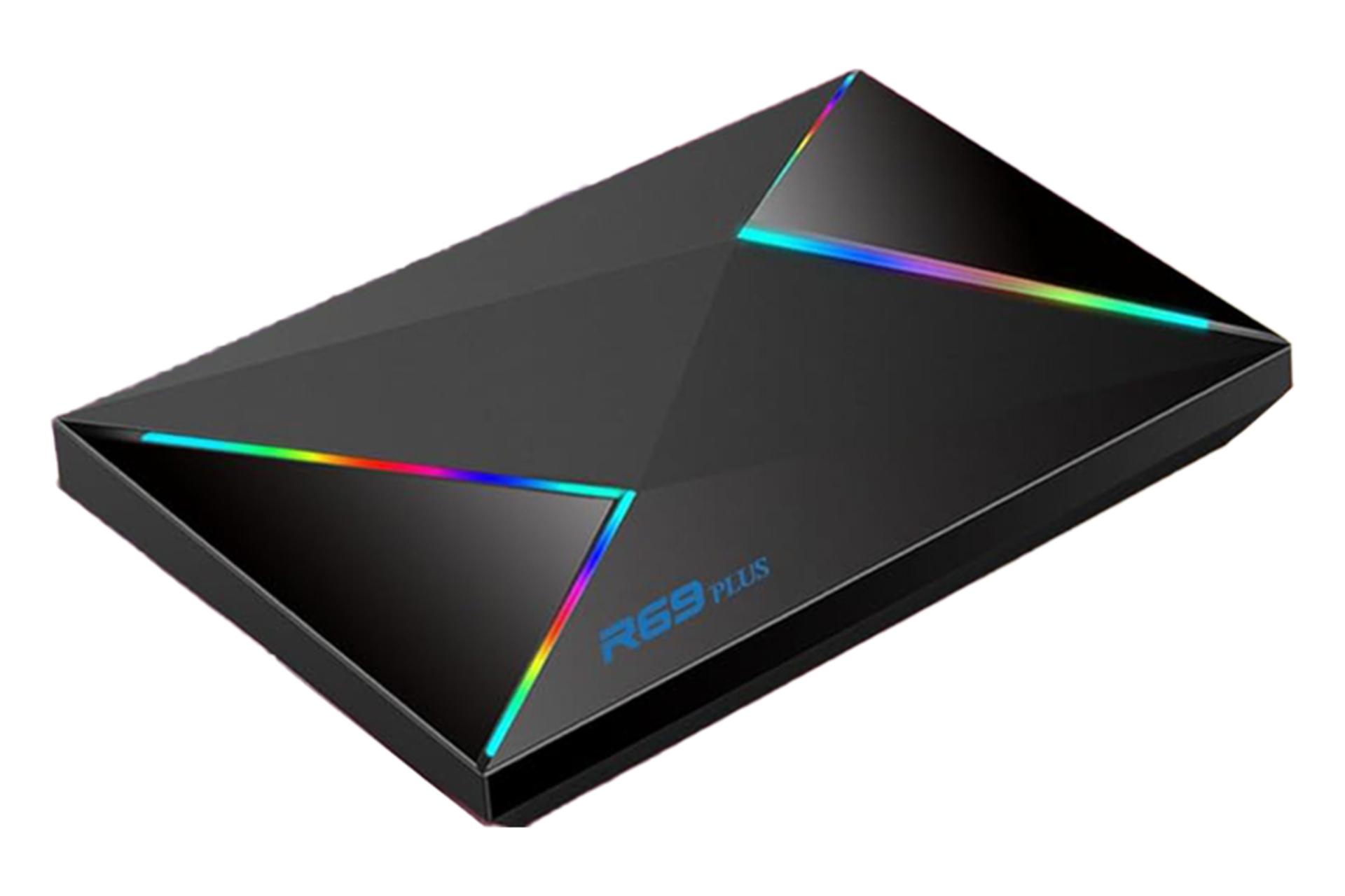 نمای نیمرخ اندروید باکس آر 69 پلاس با نمایش لوگوی پنل بالا