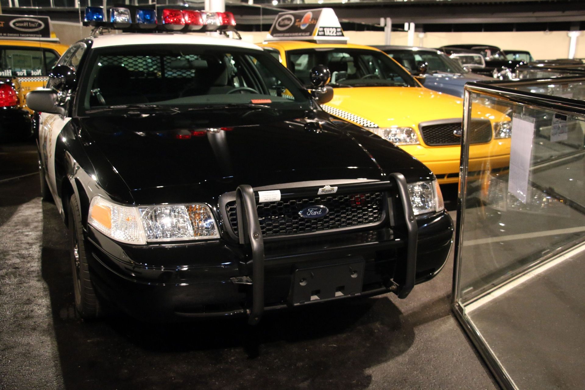 نمای جلو خودرو پلیس آمریکا در نمایشگاه