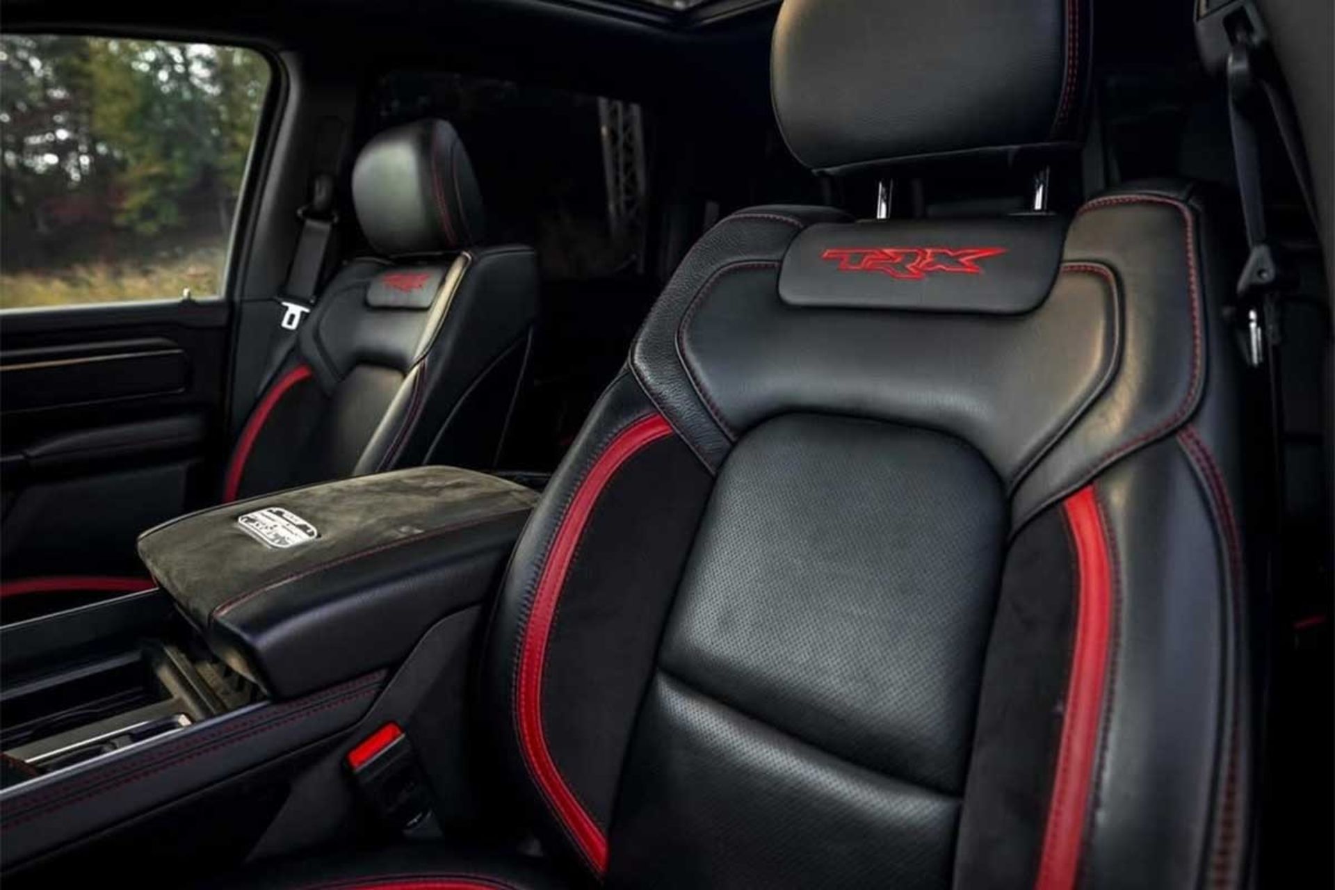 صندلی‌های خودرو رم TRX سفارشی