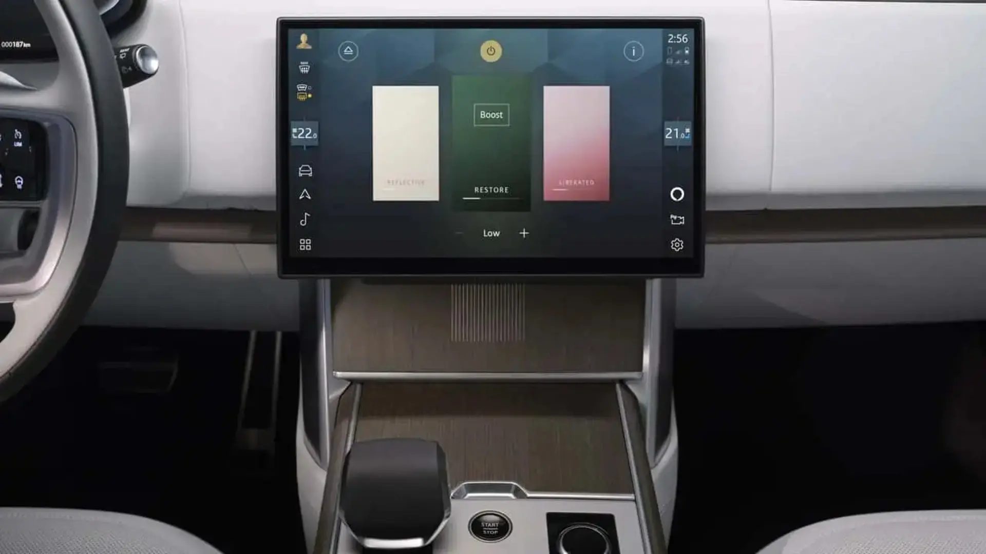 نمای نمایشگر لمسی و سیستم اطلاعاتی خودروی رنج‌روور الکتریک (Range Rover Electric)