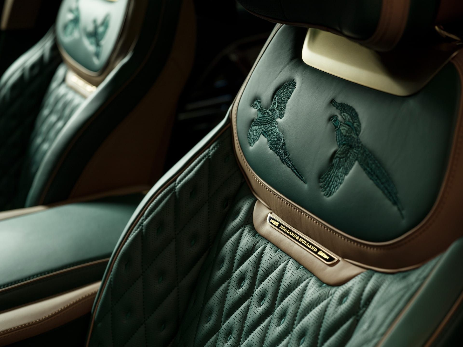 صندلی‌های جلو خودرو رنج روور SV هالند اند هالند