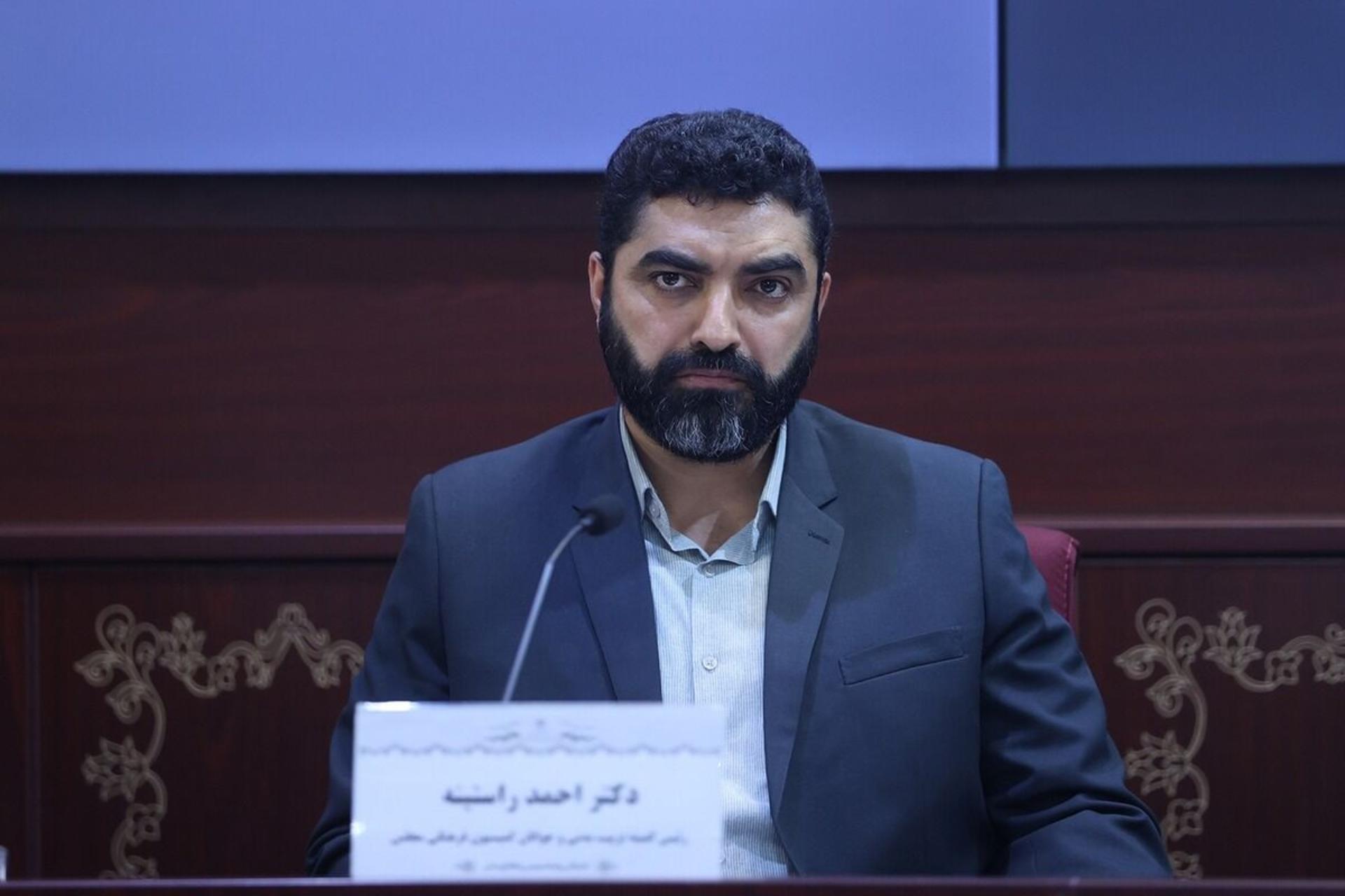 نماینده جبهه پایداری درباره اتصال اینترنت: وزیر ارتباطات خلاف قانون عمل کرده، چون صحن مجلس بسته است