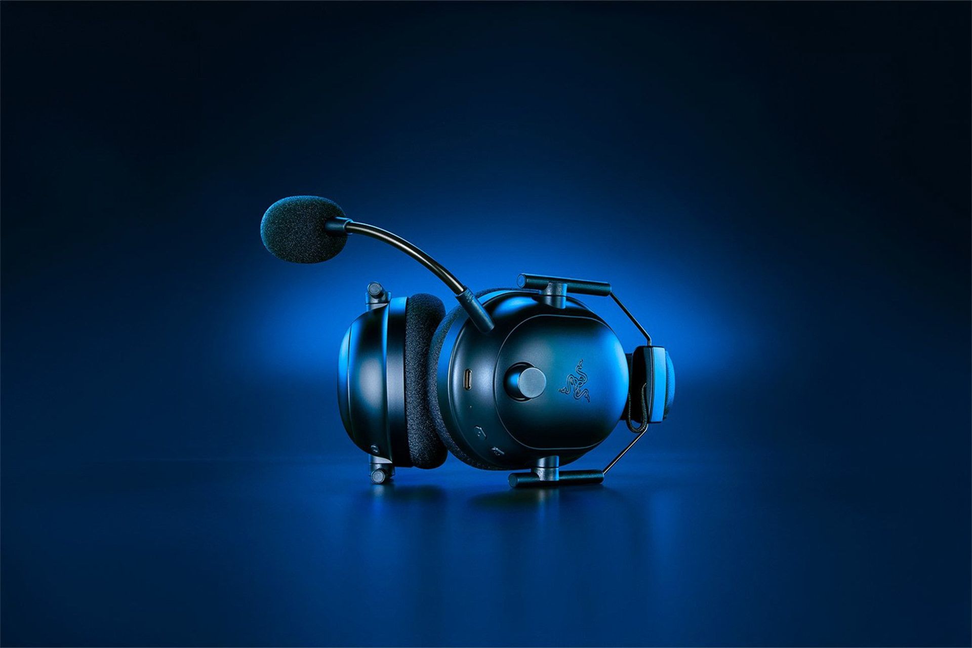 نمای کناری هدفون ریزر مدل BlackShark V2 Pro در رنگ مشکی