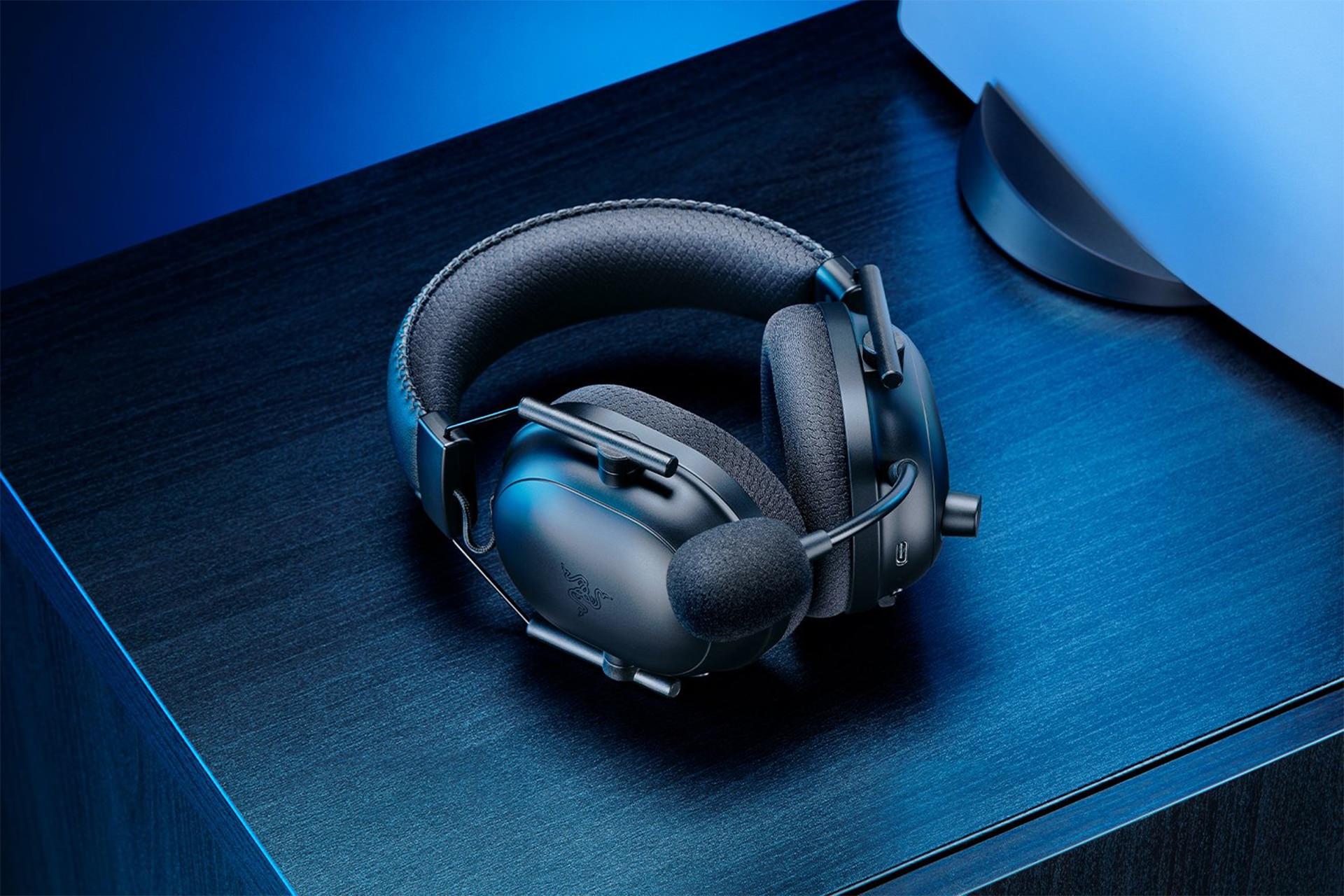 نمای از بالا هدفون ریزر مدل BlackShark V2 Pro در رنگ مشکی