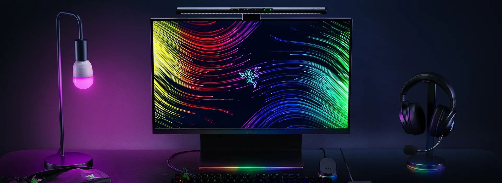 لایت‌بار Razer Aether در ستاپ گیمینگ خاموش