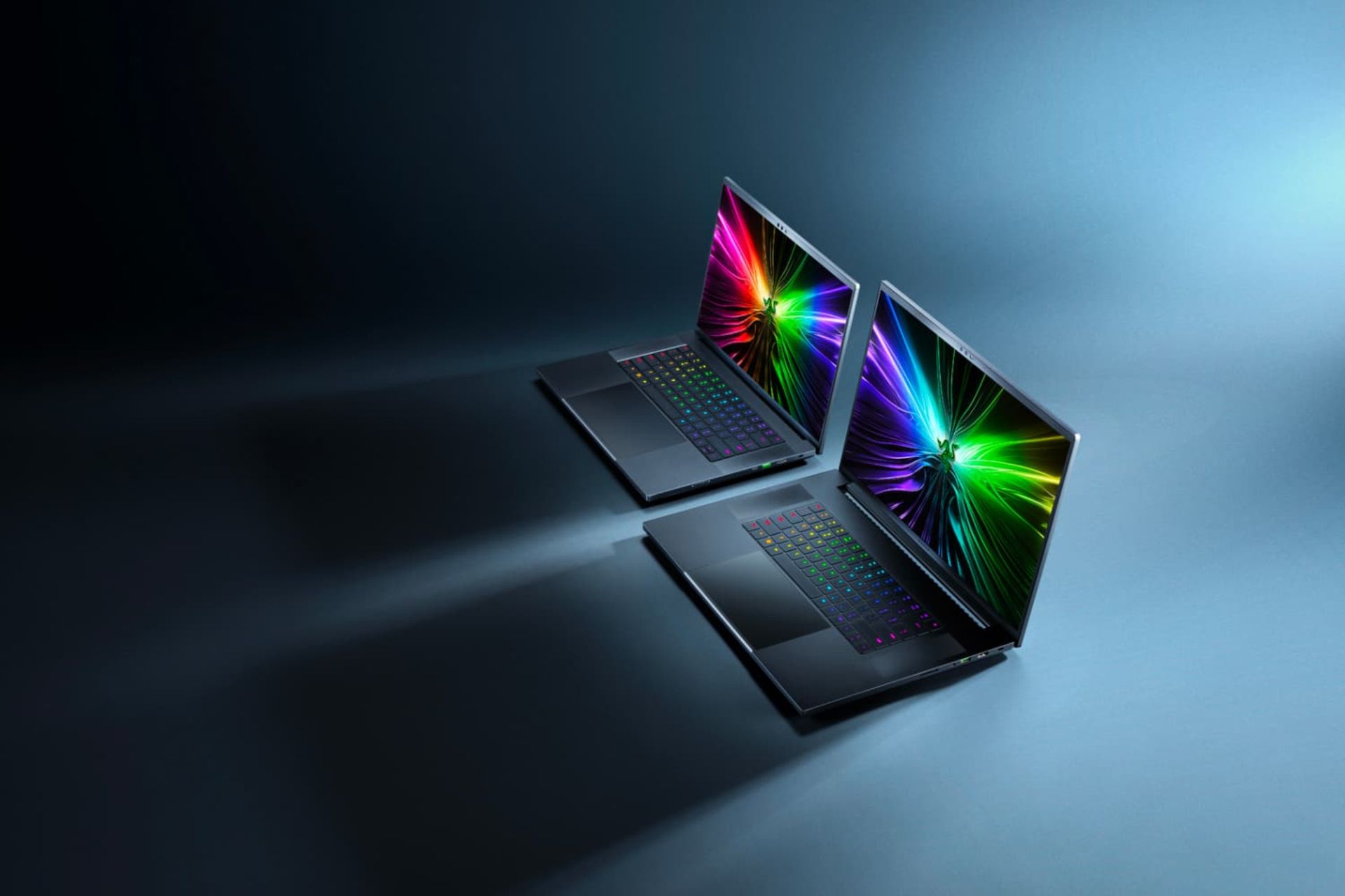 لپ تاپ ریزر بلید ۲۰۲۴ / Razer Blade 2024 دو مدل از نمای بالا