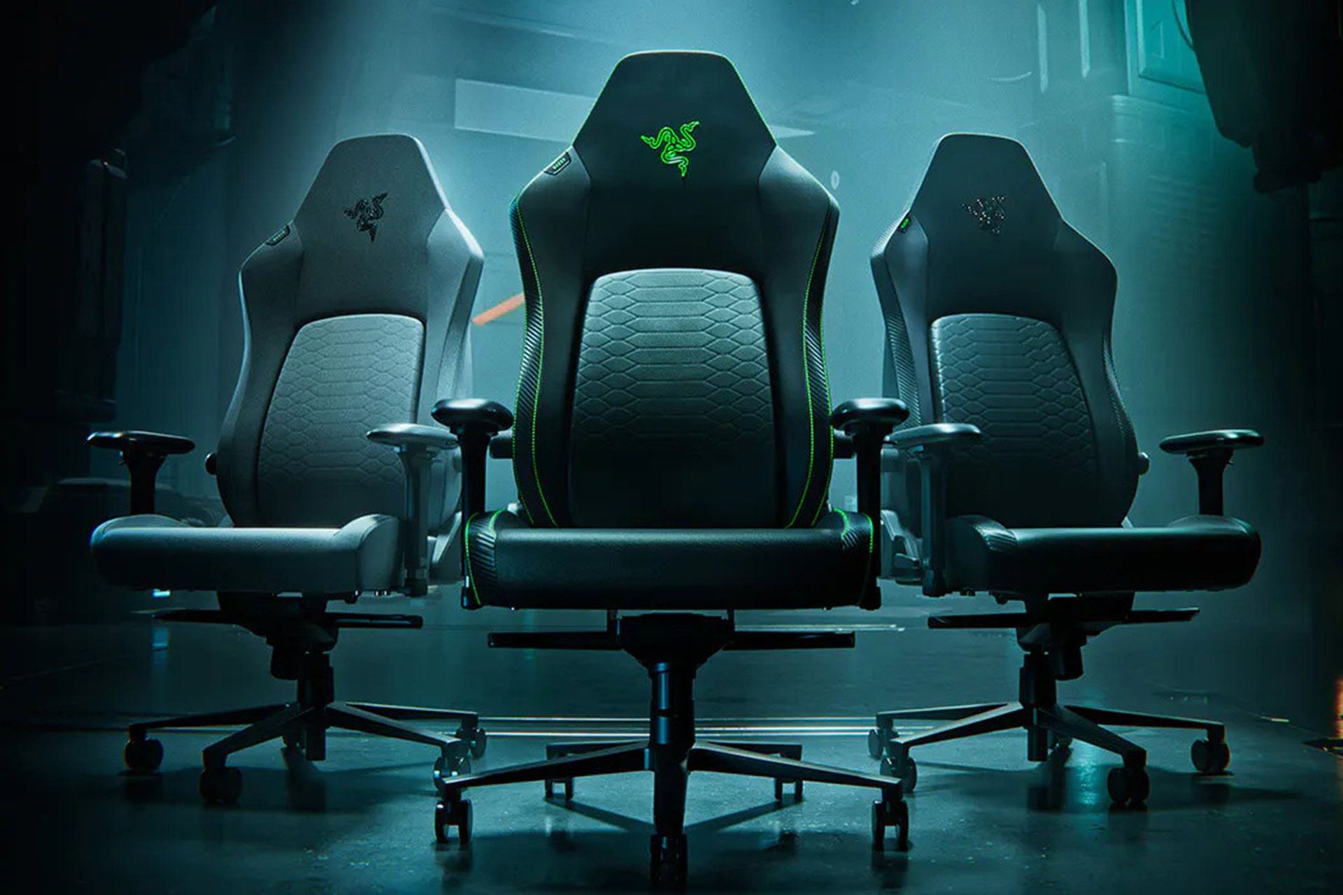 سه صندلی صندلی گیمینگ ایسکور V2 در کنار هم