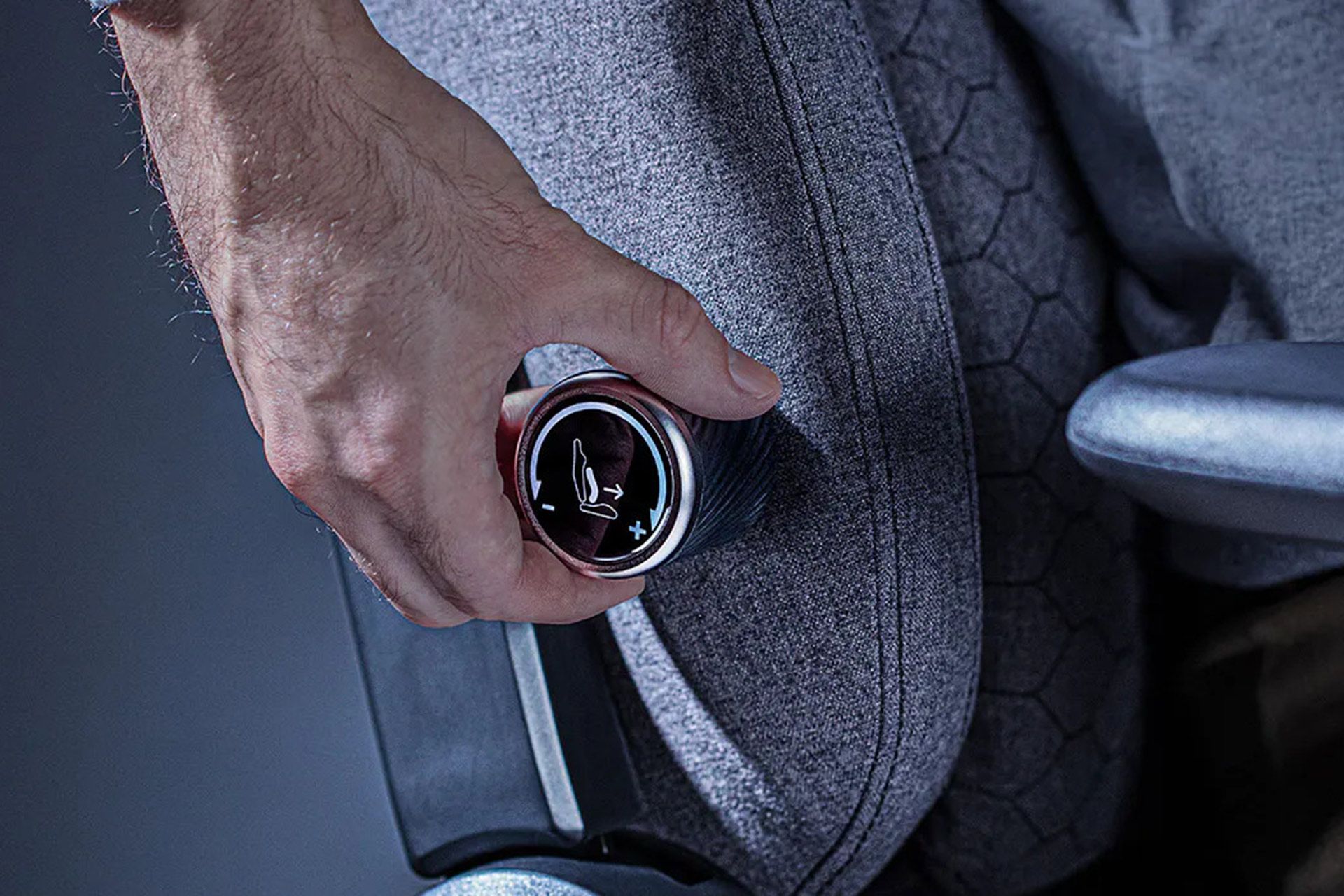 پیچ تنظیم تکیه‌گاه کمر صندلی گیمینگ ایسکور V2