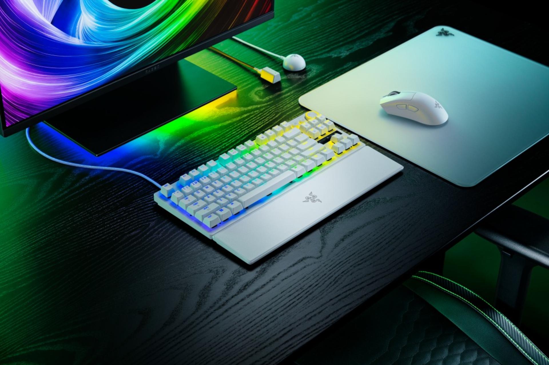 کیبورد Huntsman V3 Pro 8kHz ریزر در رنگ سفید