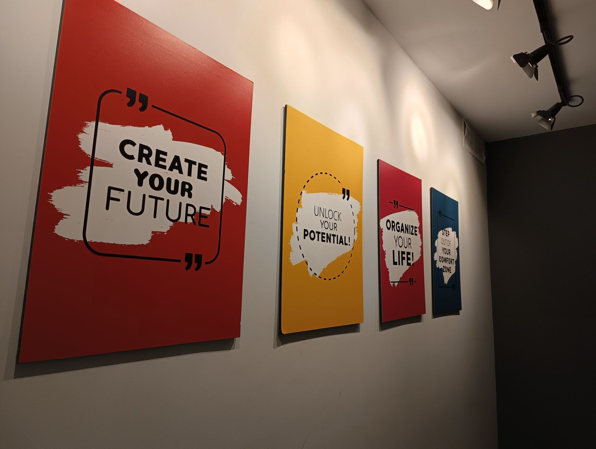 تابلوهای انگیزشی دفتر زومیت