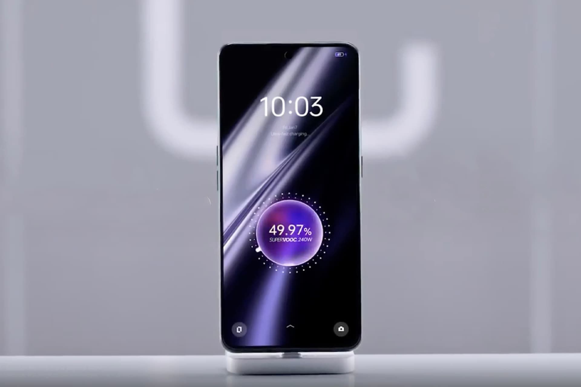 گوشی ریلمی جی تی ۳ / Realme GT3 در حال شارژ از نمای جلو