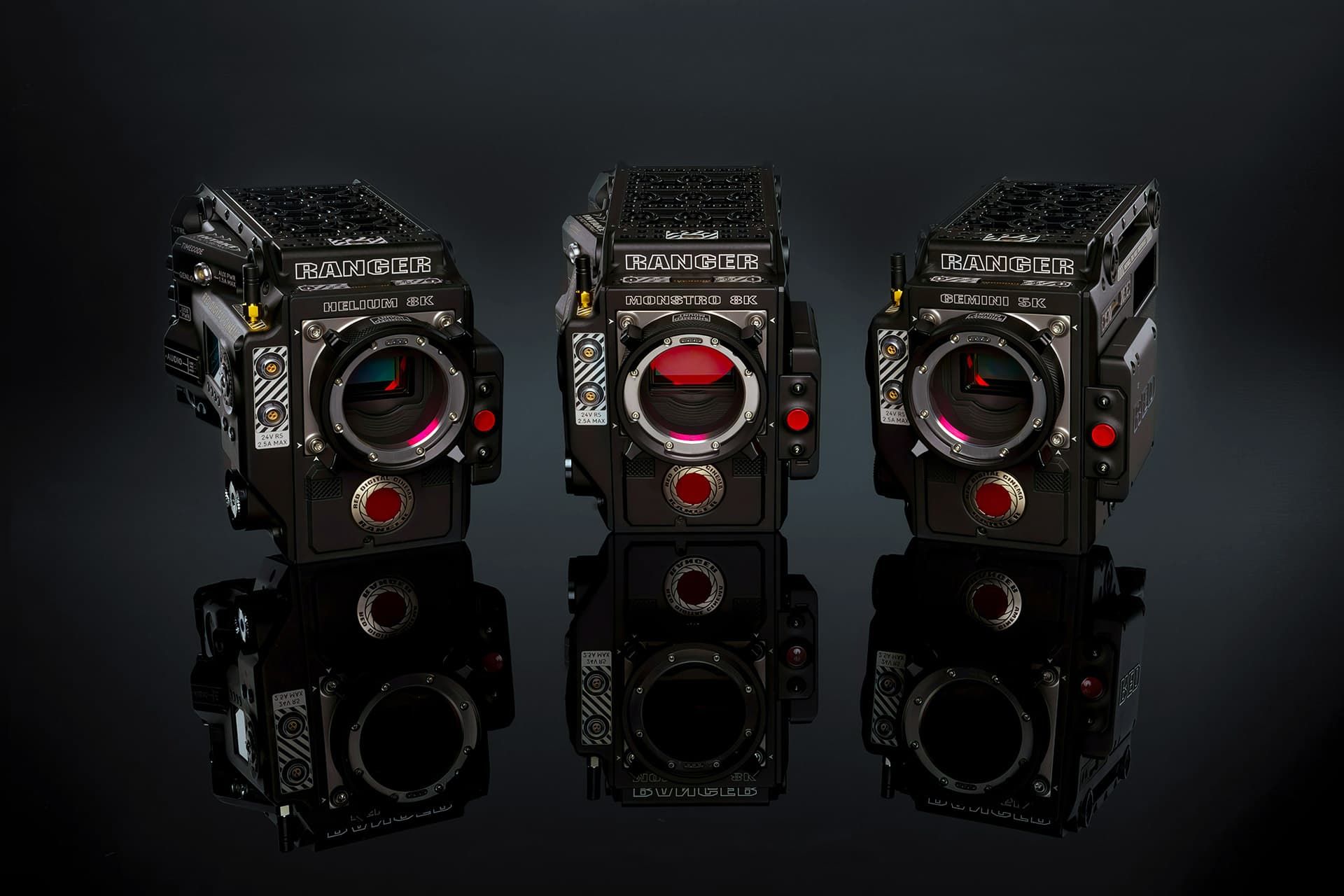 سه عدد دوربین سینماتیک فول‌فریم RED Ranger Monstro 8K در کنار هم