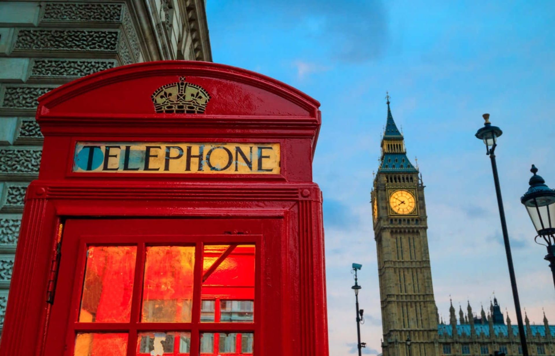 تلفن عمومی قرمزرنگ