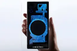 سیستم خنک‌کننده آبی RGB در گوشی ردمجیک ۱۲ پرو پلاس