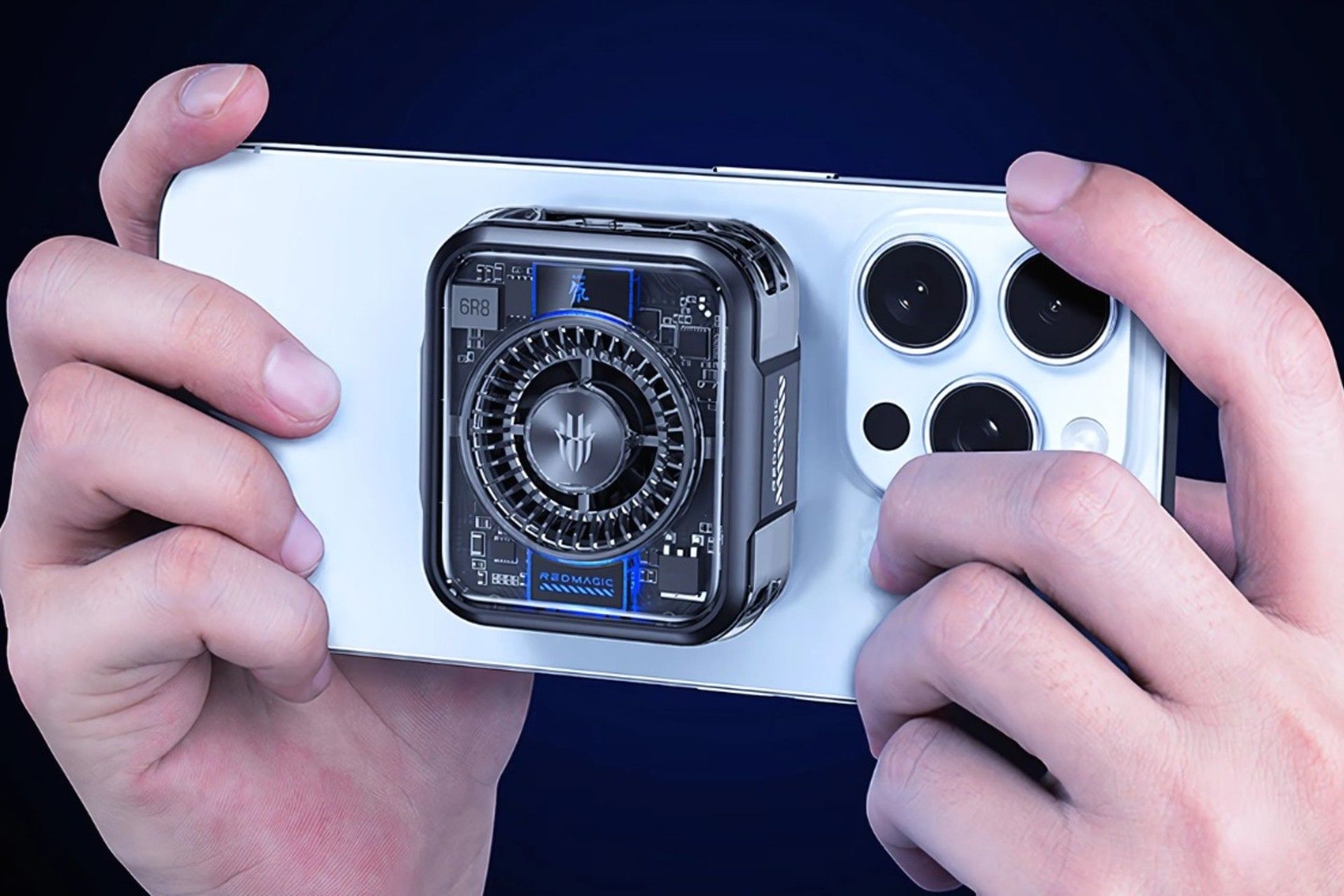 خنک‌کننده‌ی کولر ۵ ردمجیک پشت گوشی آیفون