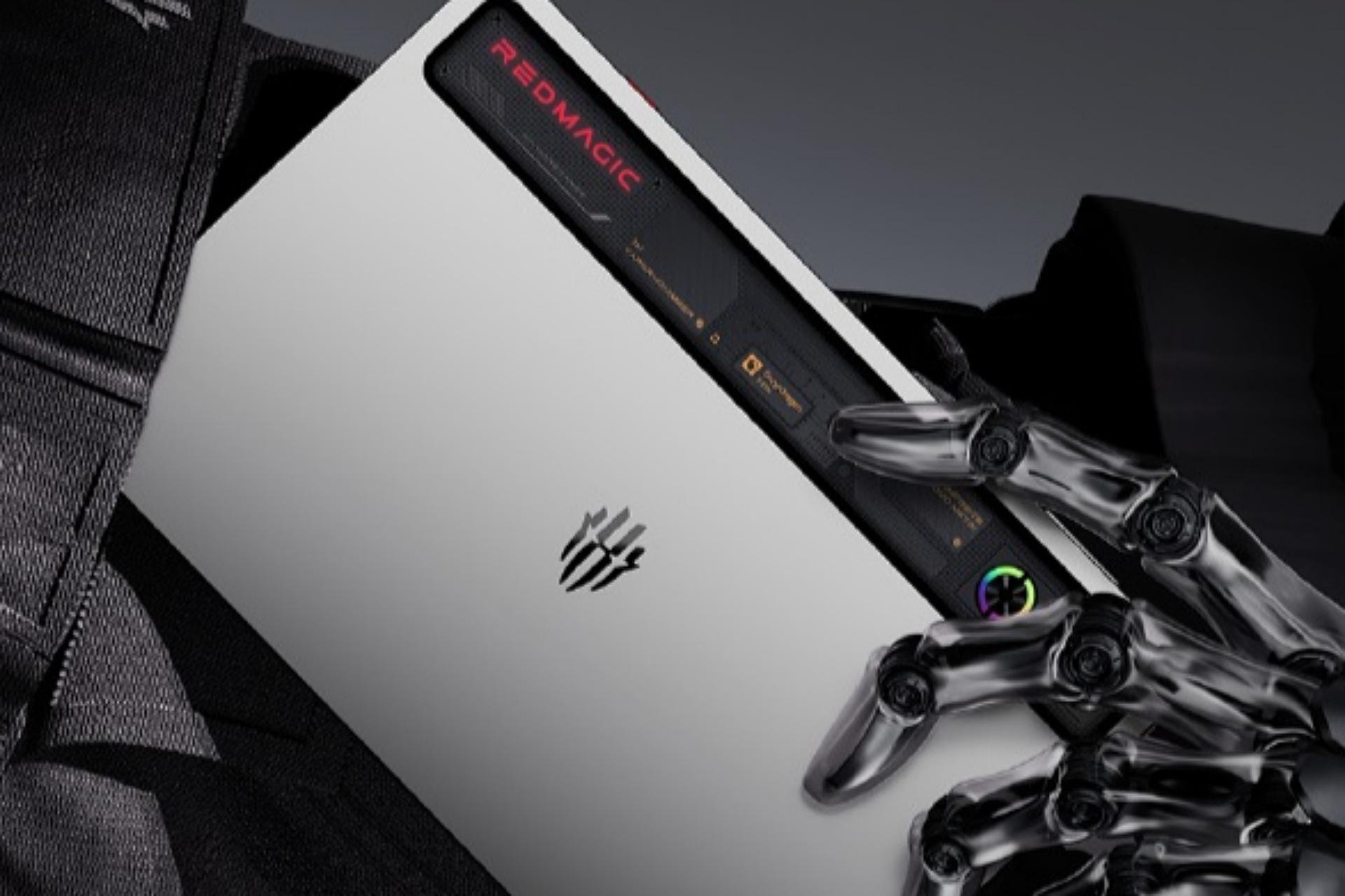 تبلت RedMagic Gaming Tablet 3 Pro با دست رباتیک