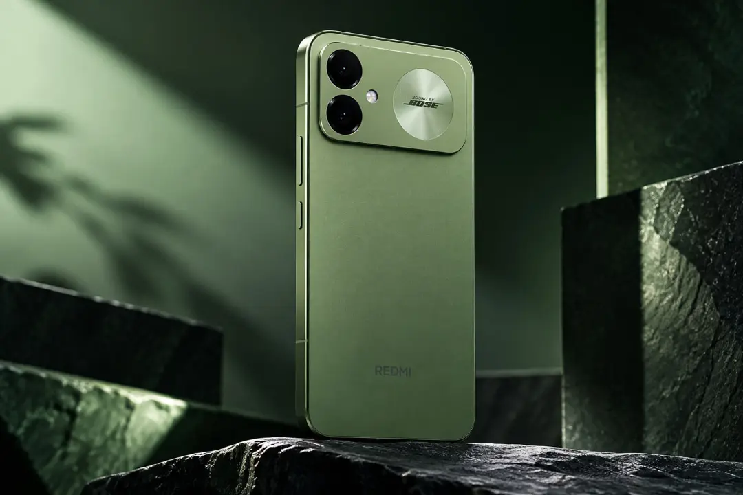 گوشی سبز رنگ ردمی K100 (Redmi K100) با دوربین دوگانه و لوگوی Bose