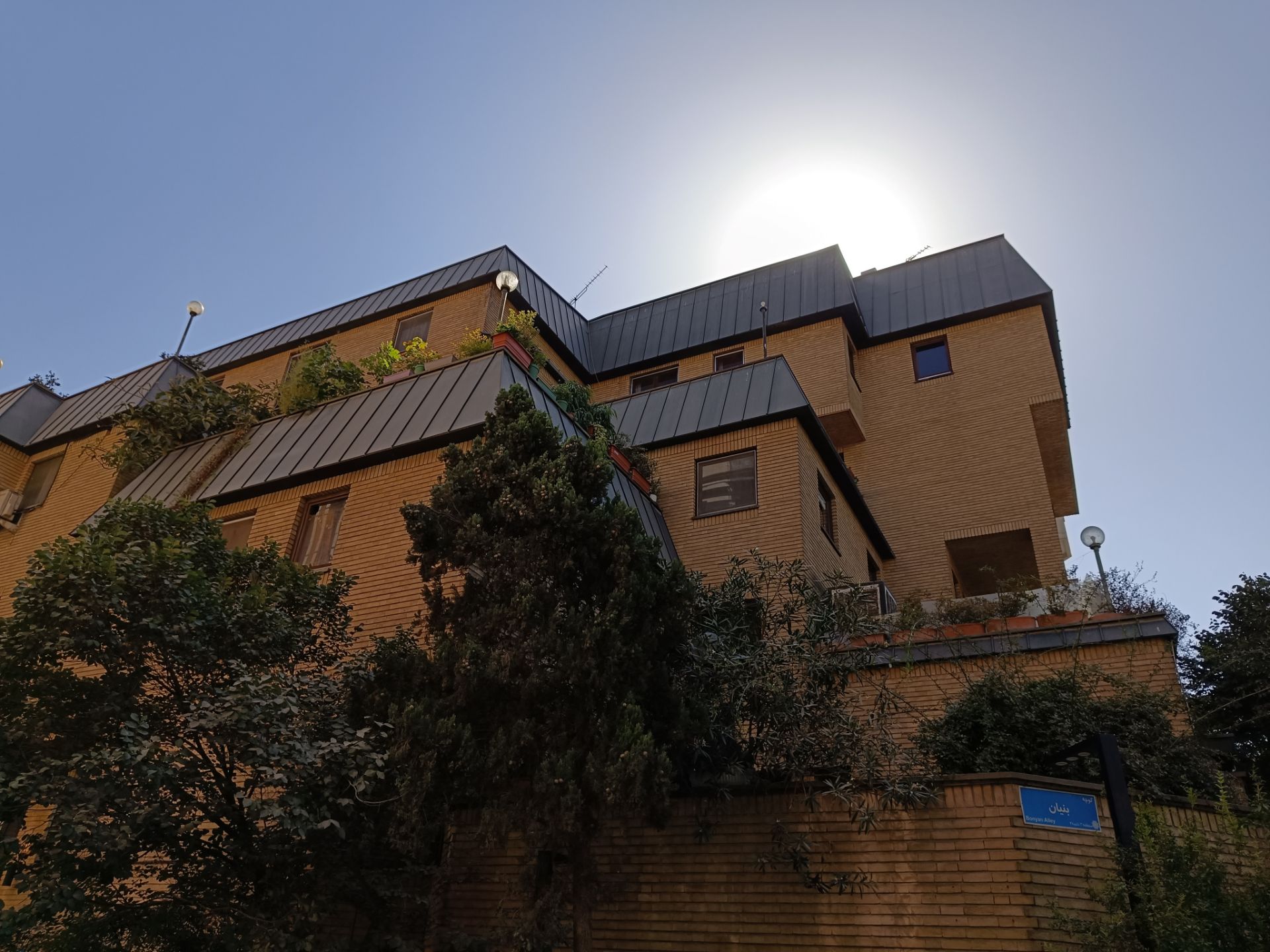 نمونه عکس ثبت شده با ردمی نوت ۱۲ پور 5G در روز شماره ۱