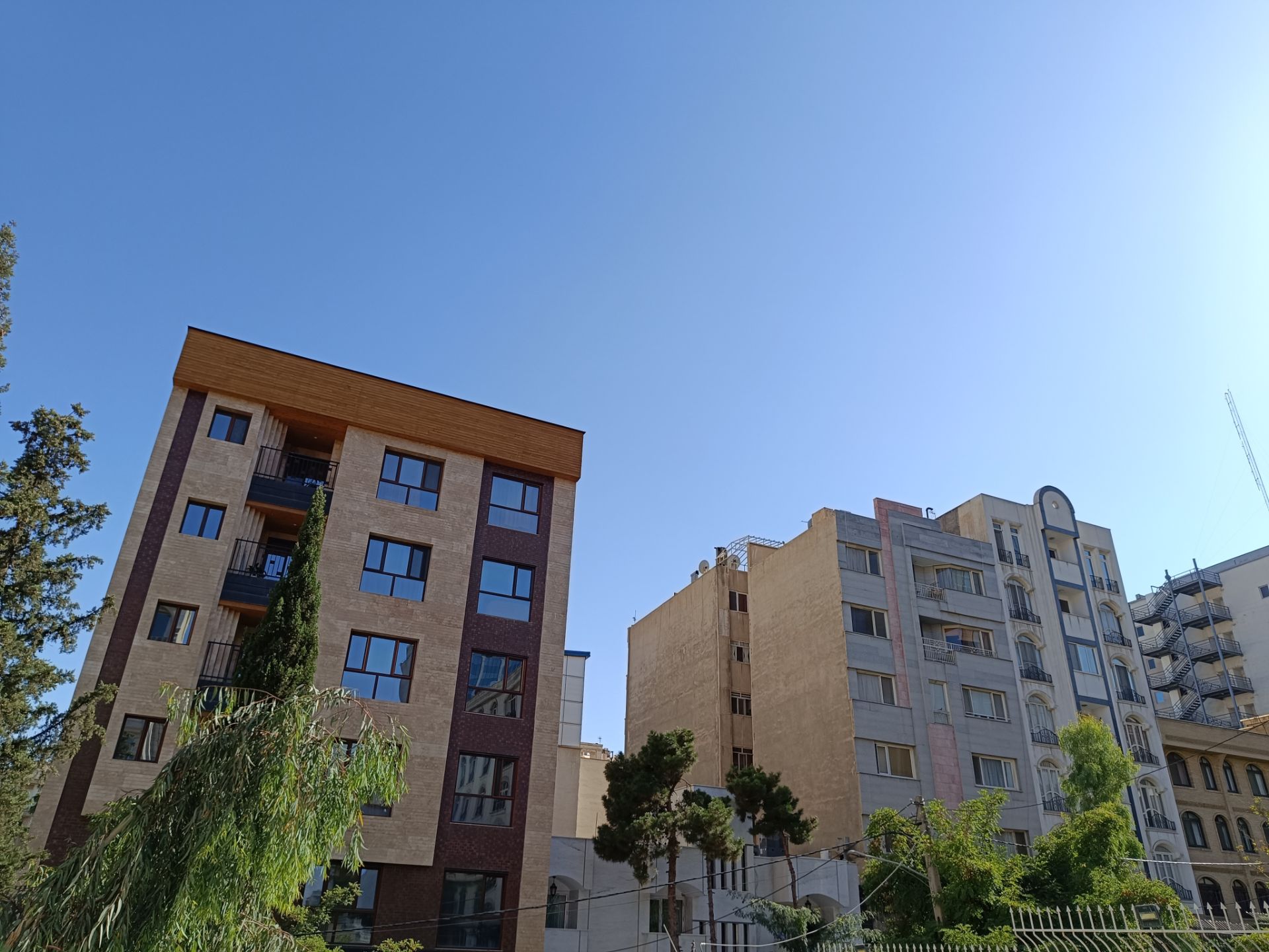 نمونه عکس ثبت شده با ردمی نوت ۱۲ پور 5G در روز شماره ۶